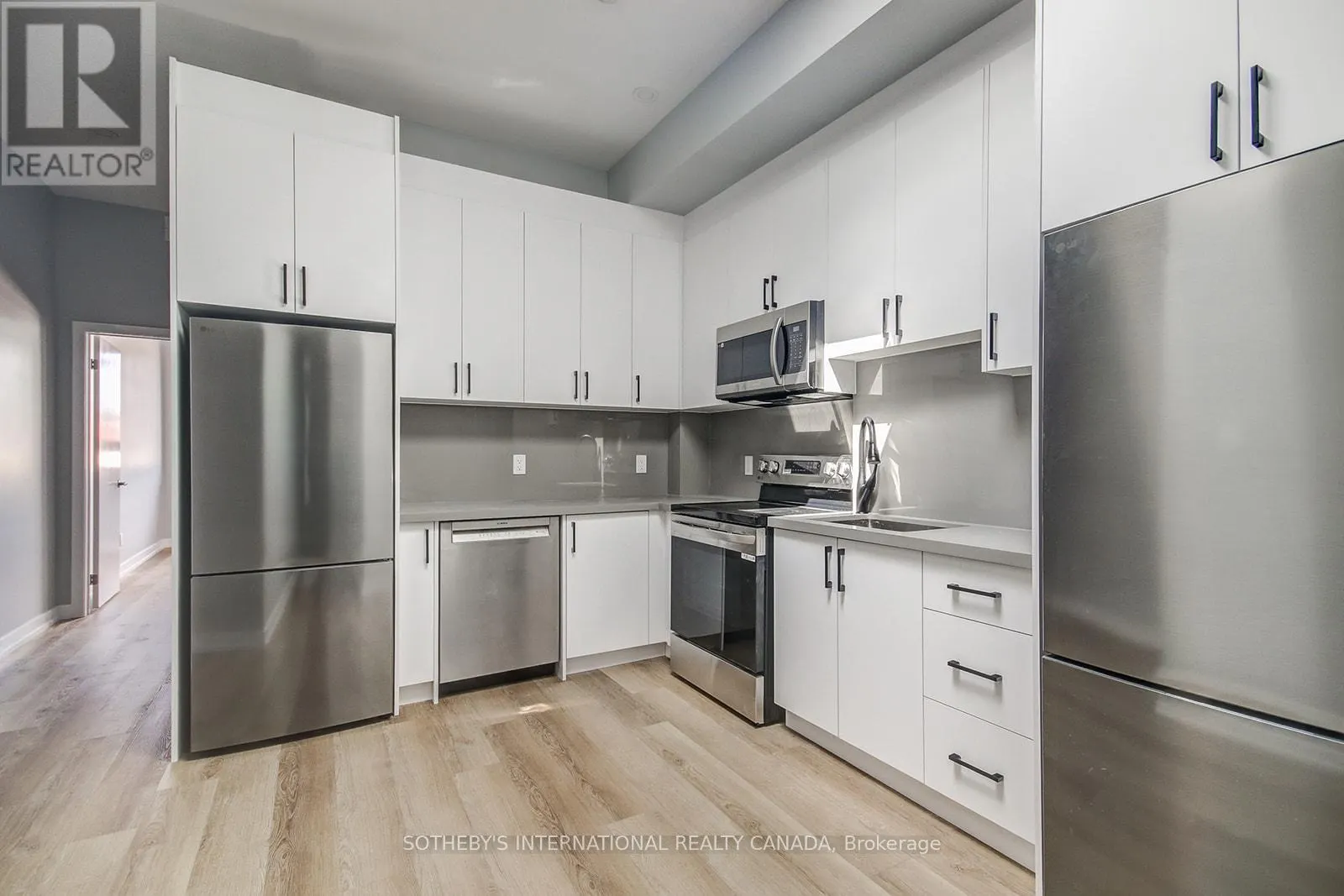3 - 453 DUNDAS STREET W