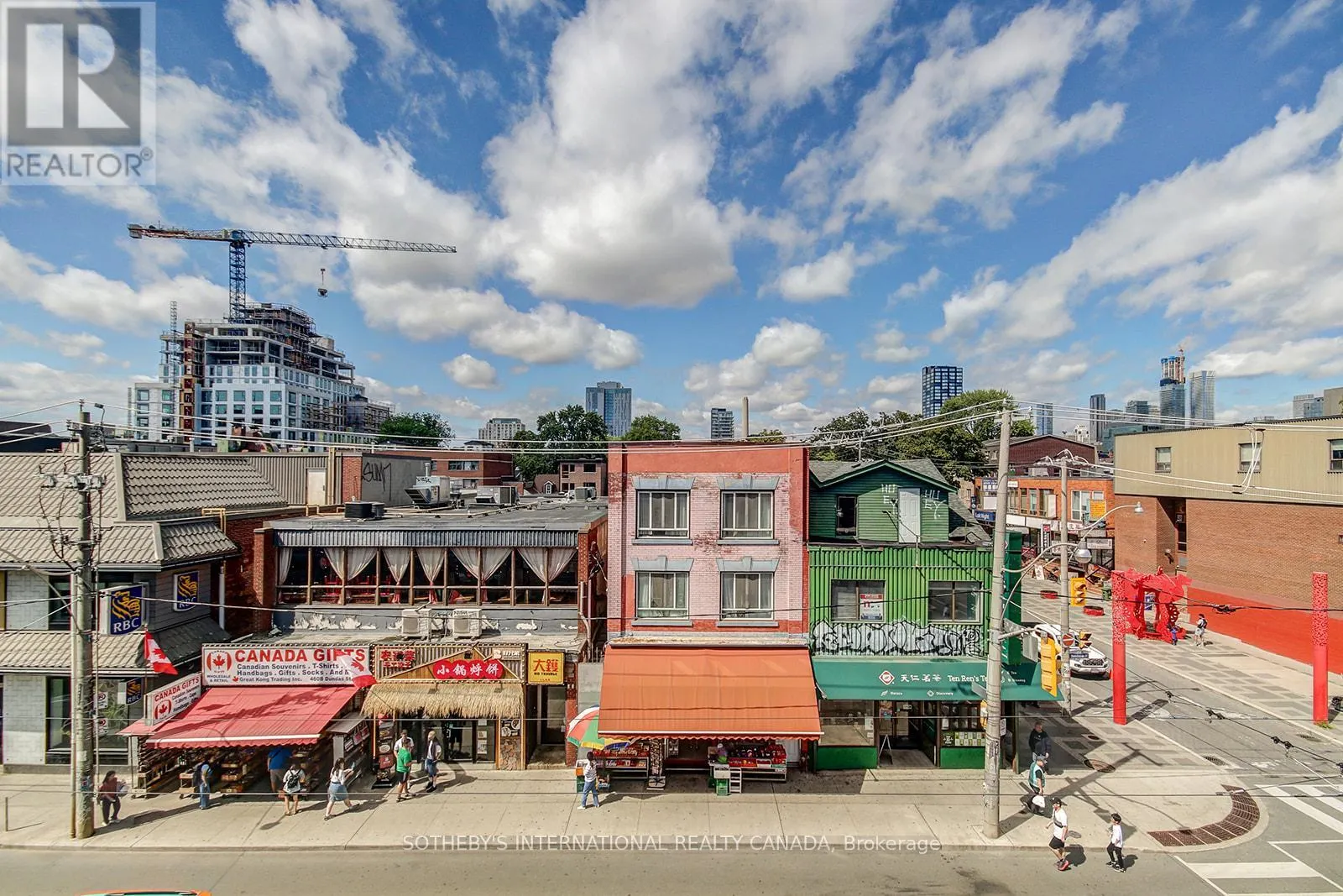 3 - 453 DUNDAS STREET W