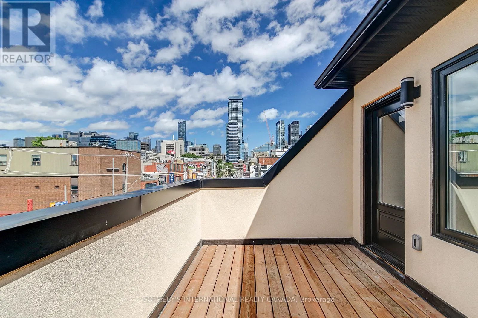 3 - 453 DUNDAS STREET W