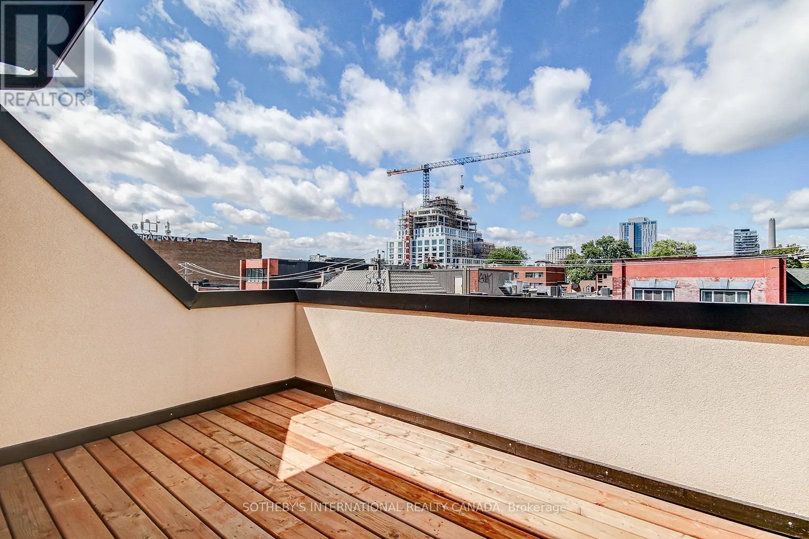 3 - 453 DUNDAS STREET W