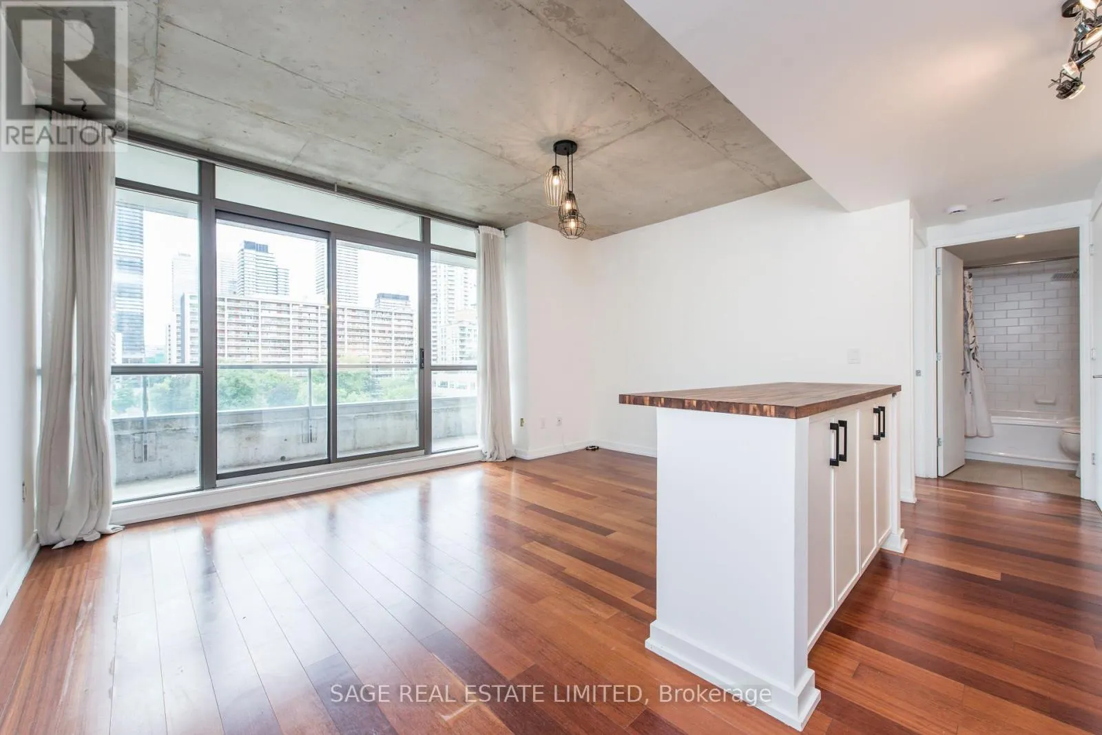 605 - 281 MUTUAL STREET