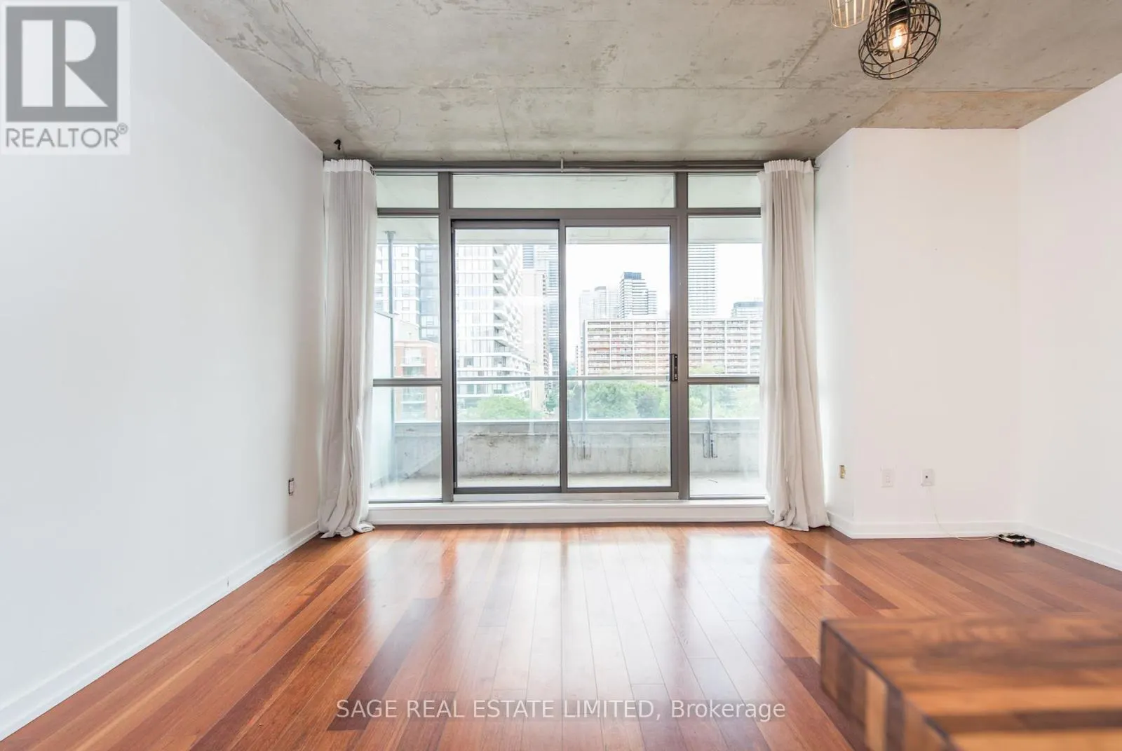 605 - 281 MUTUAL STREET