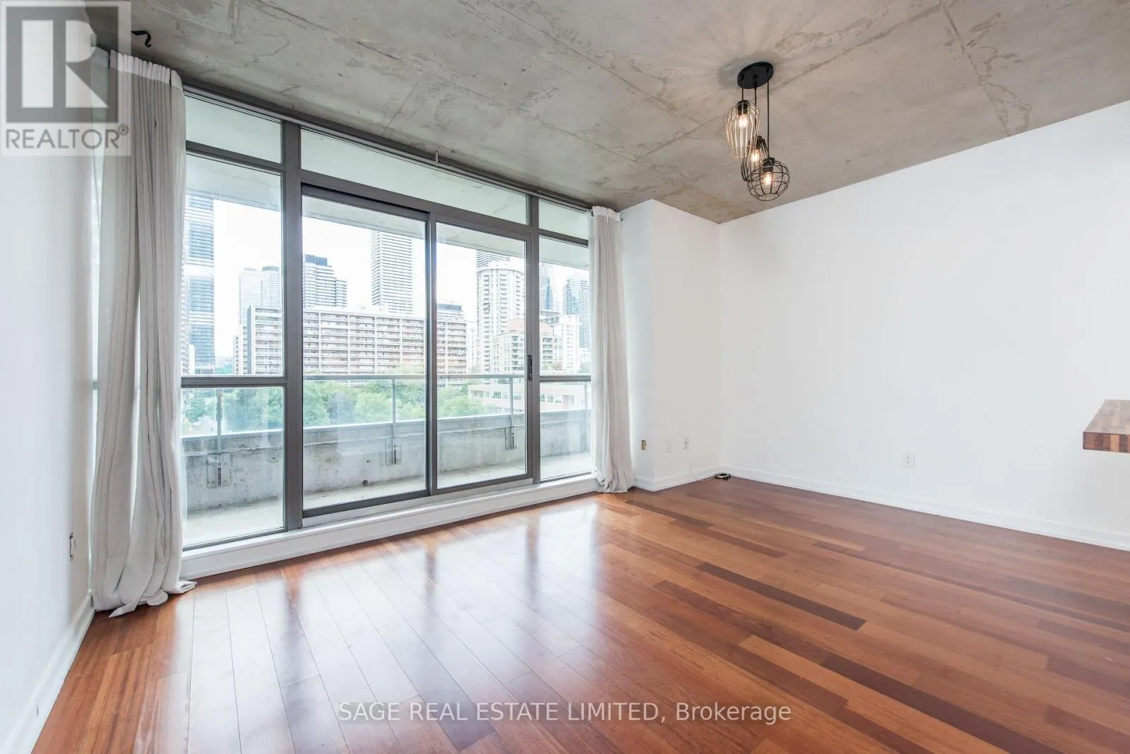 605 - 281 MUTUAL STREET