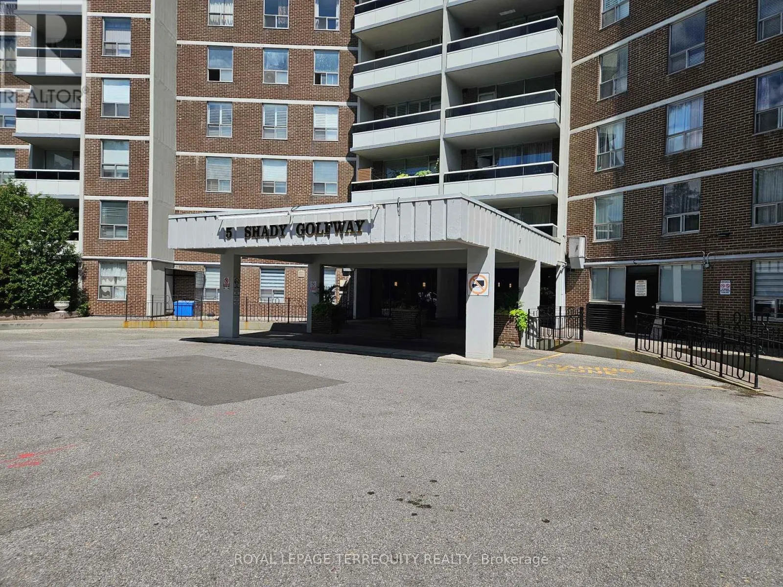 1402 - 5 SHADY GOLFWAY