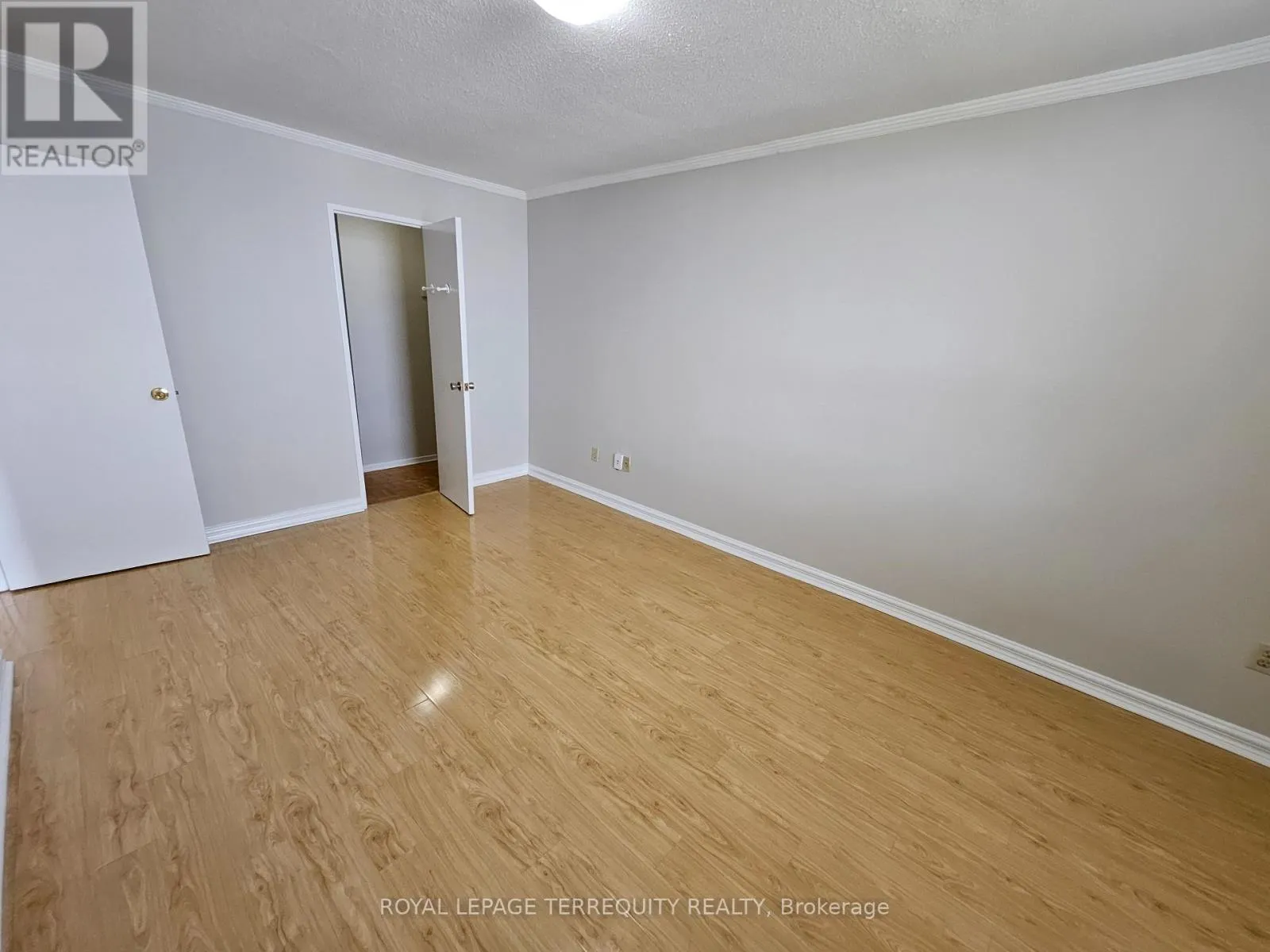 1402 - 5 SHADY GOLFWAY
