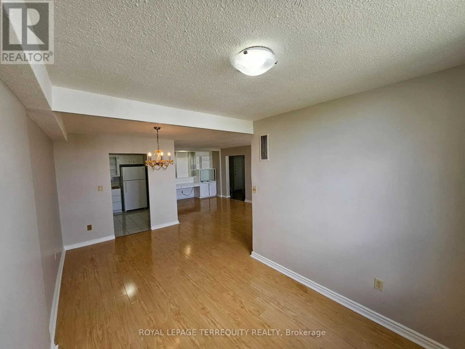 1402 - 5 SHADY GOLFWAY