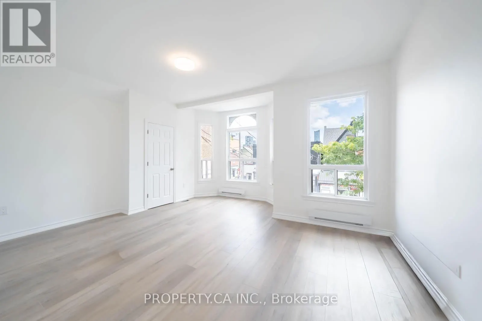 2ND/3RD FLR - 196 AUGUSTA AVENUE