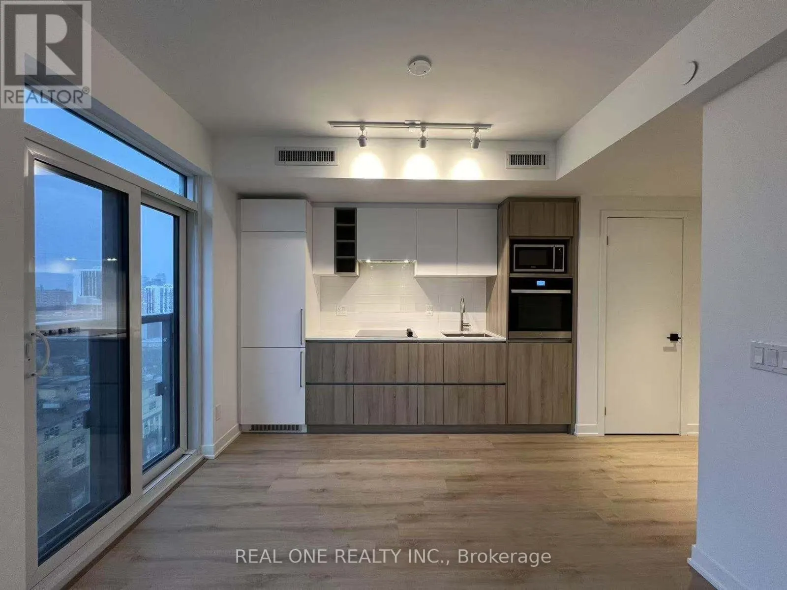 1112 - 319 JARVIS STREET
