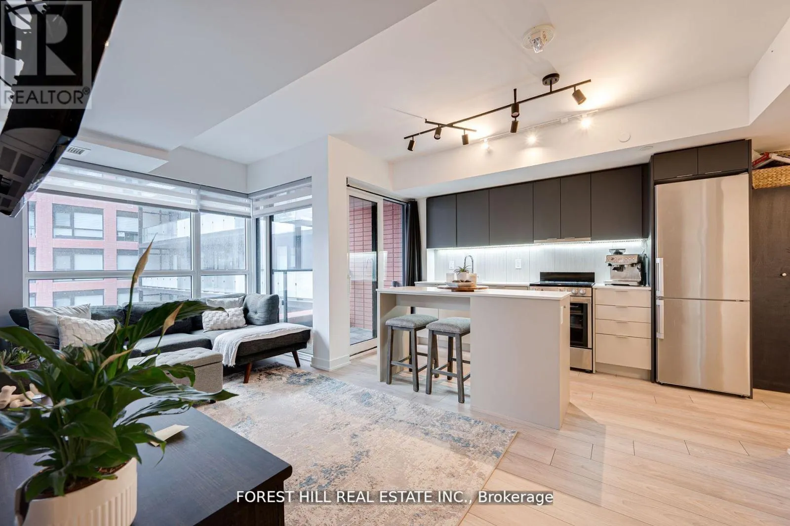 411 - 8 TIPPETT ROAD