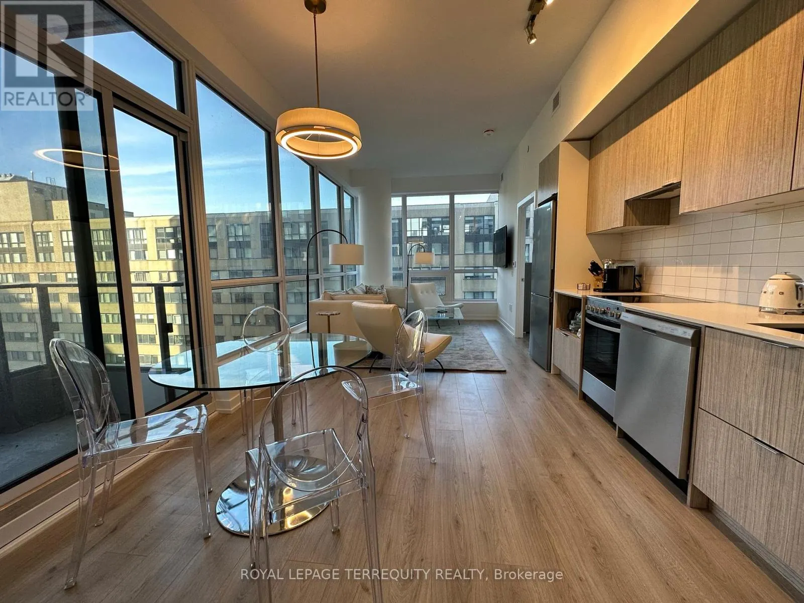 1104 - 395 BLOOR STREET E