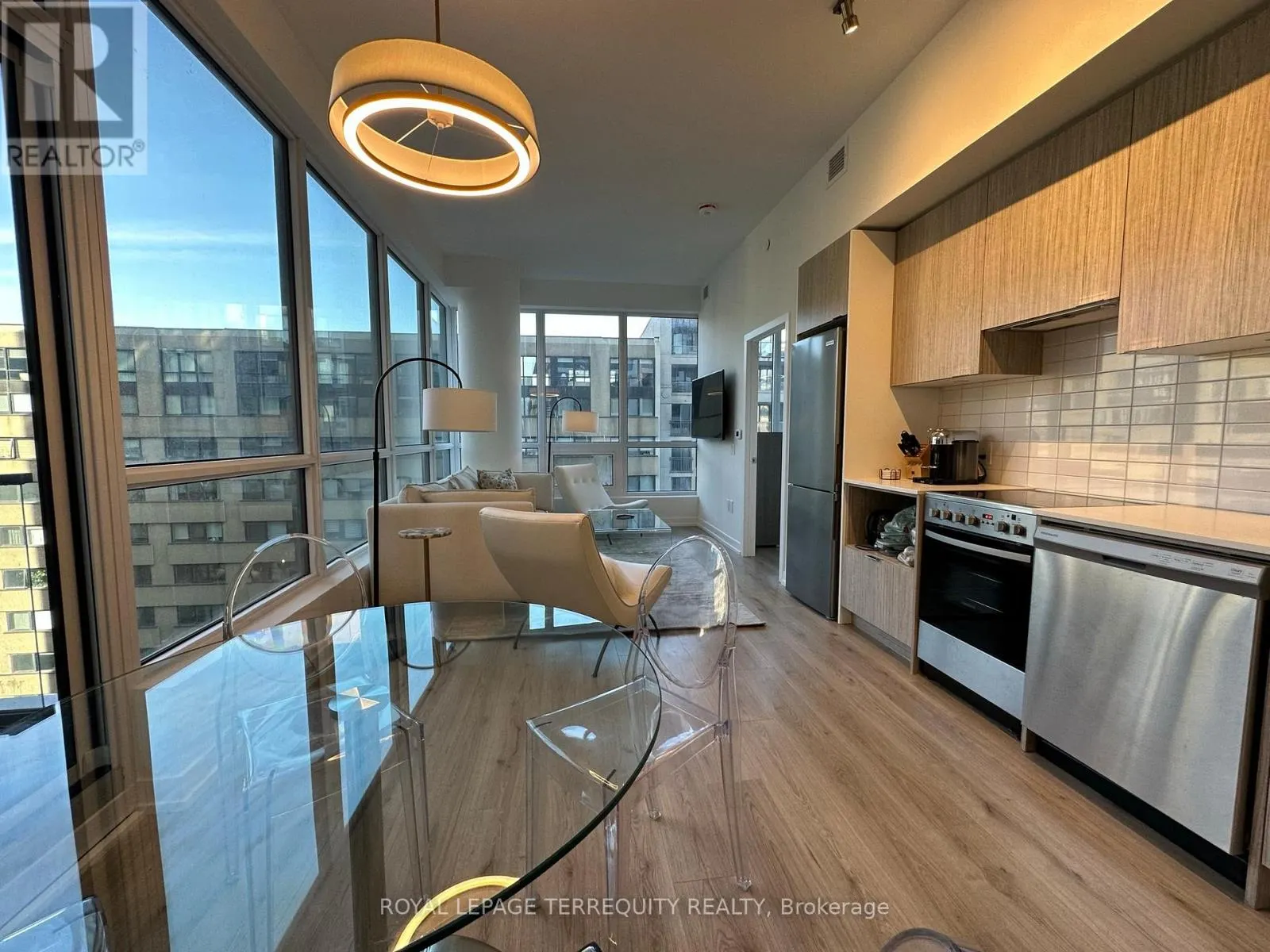 1104 - 395 BLOOR STREET E