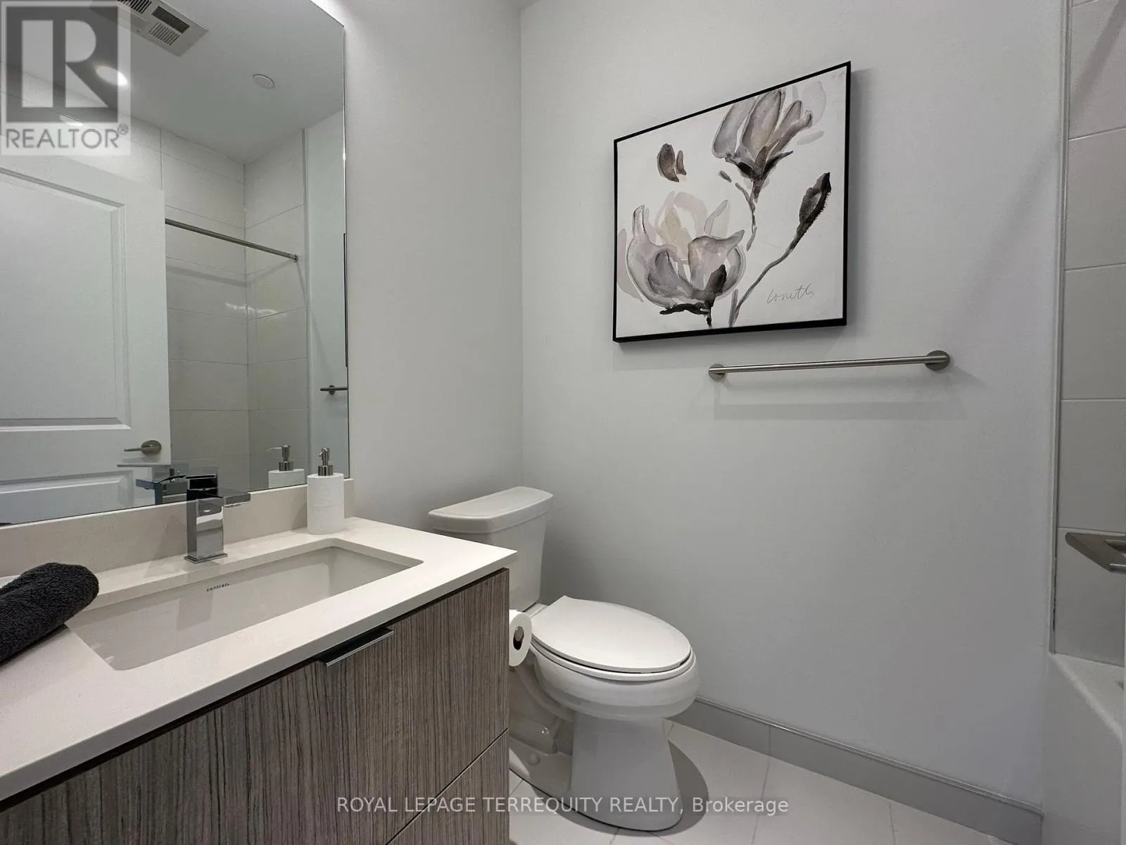 1104 - 395 BLOOR STREET E