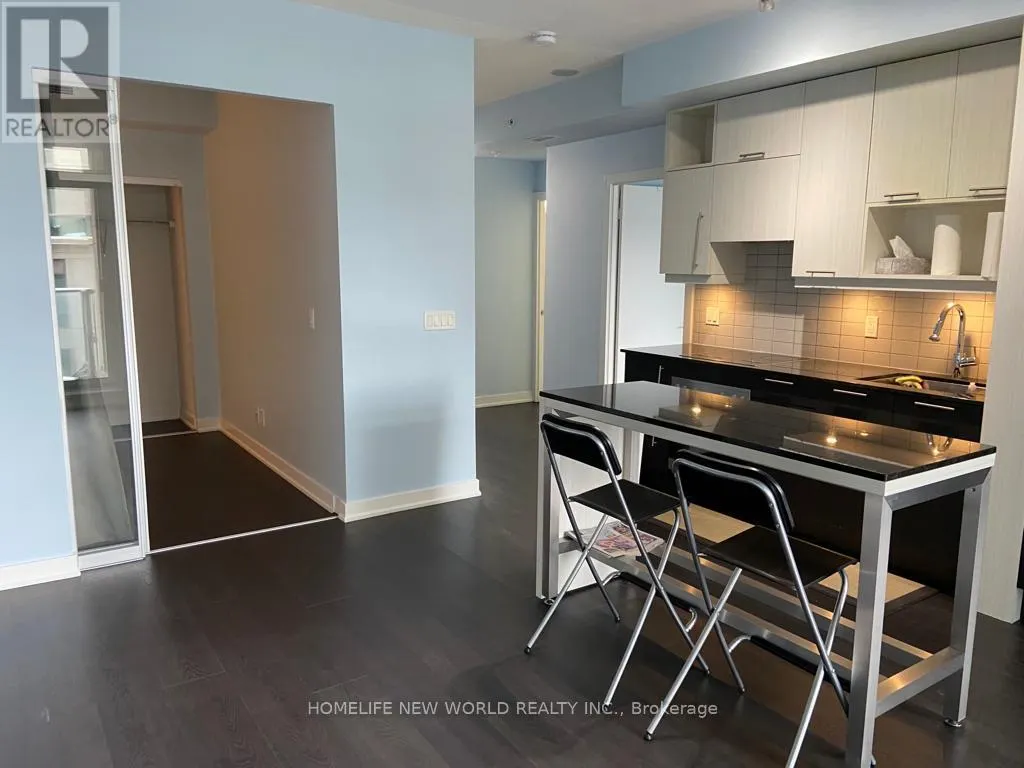 702 - 199 RICHMOND STREET W