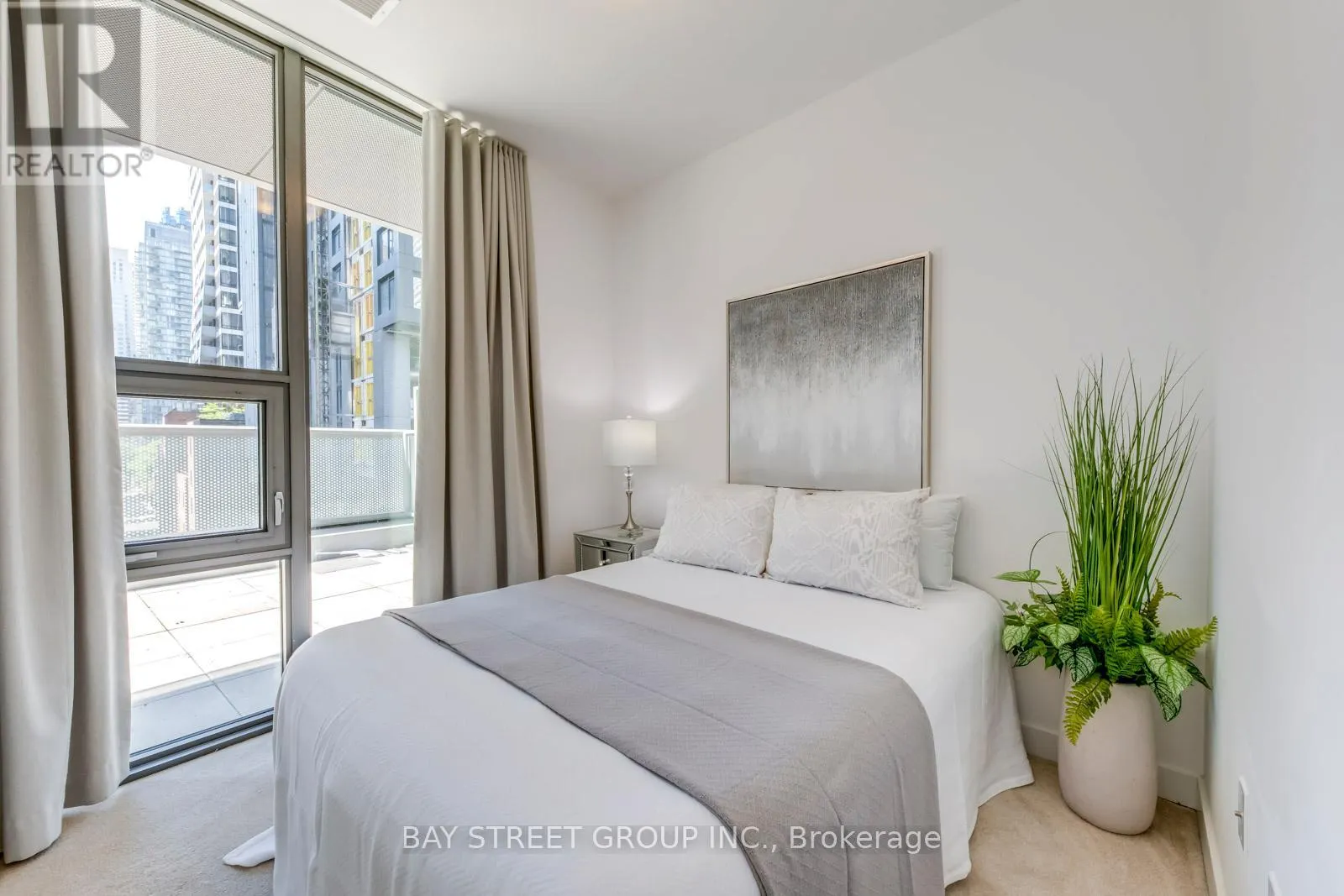 405 - 11 WELLESLEY STREET W