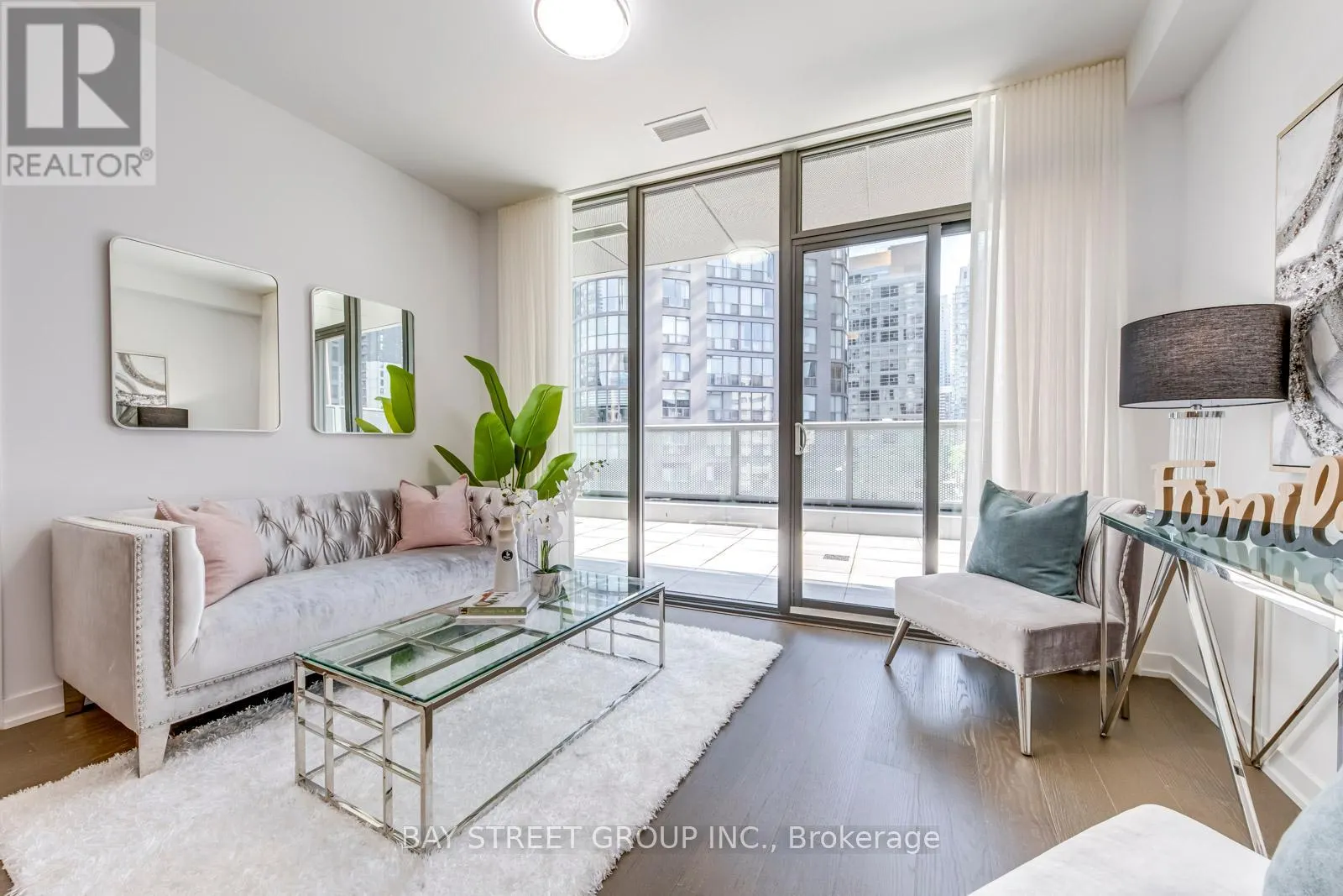 405 - 11 WELLESLEY STREET W