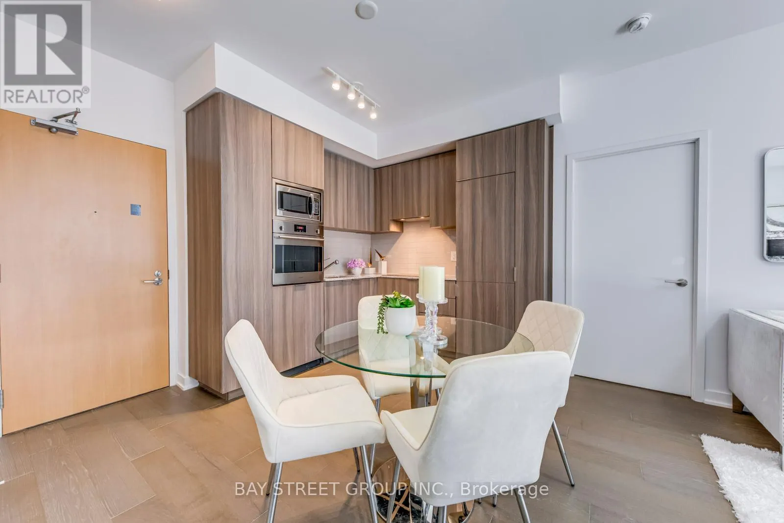 405 - 11 WELLESLEY STREET W