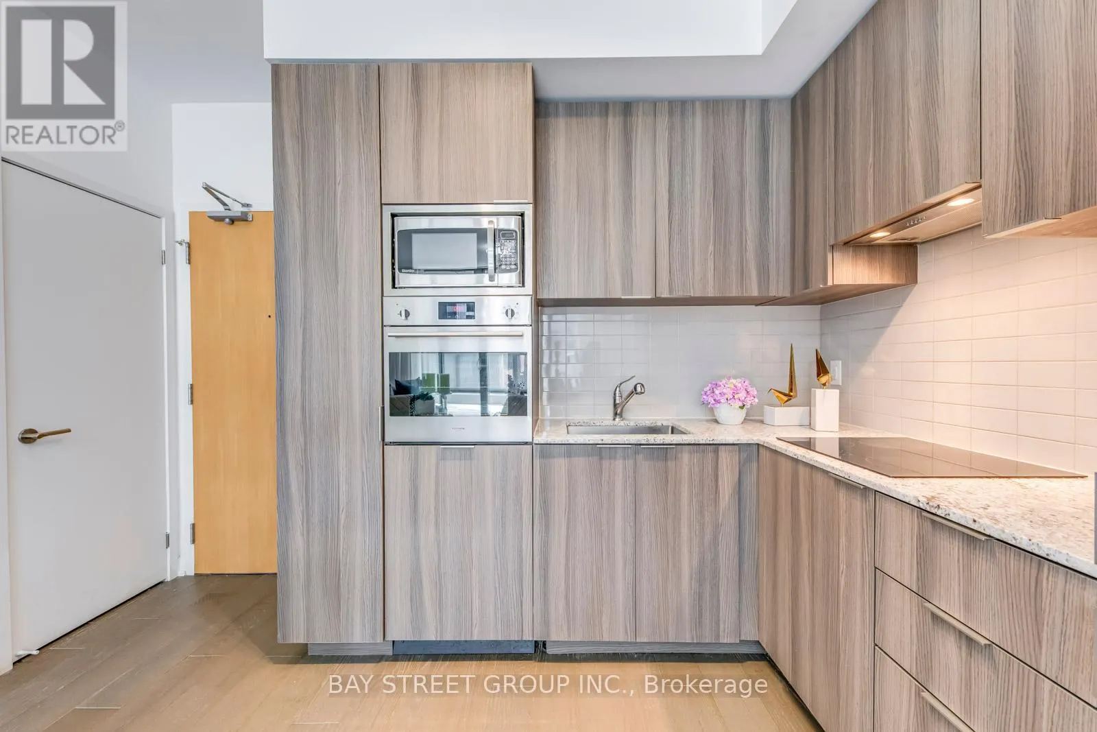405 - 11 WELLESLEY STREET W
