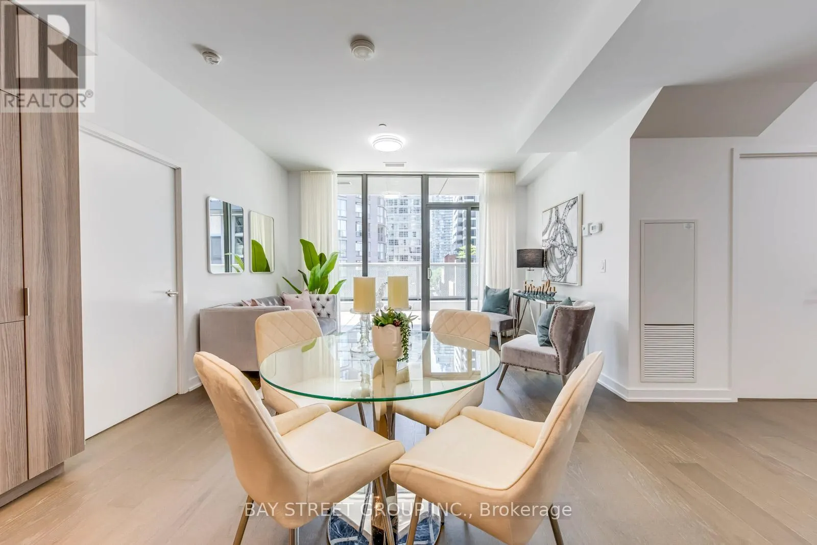 405 - 11 WELLESLEY STREET W