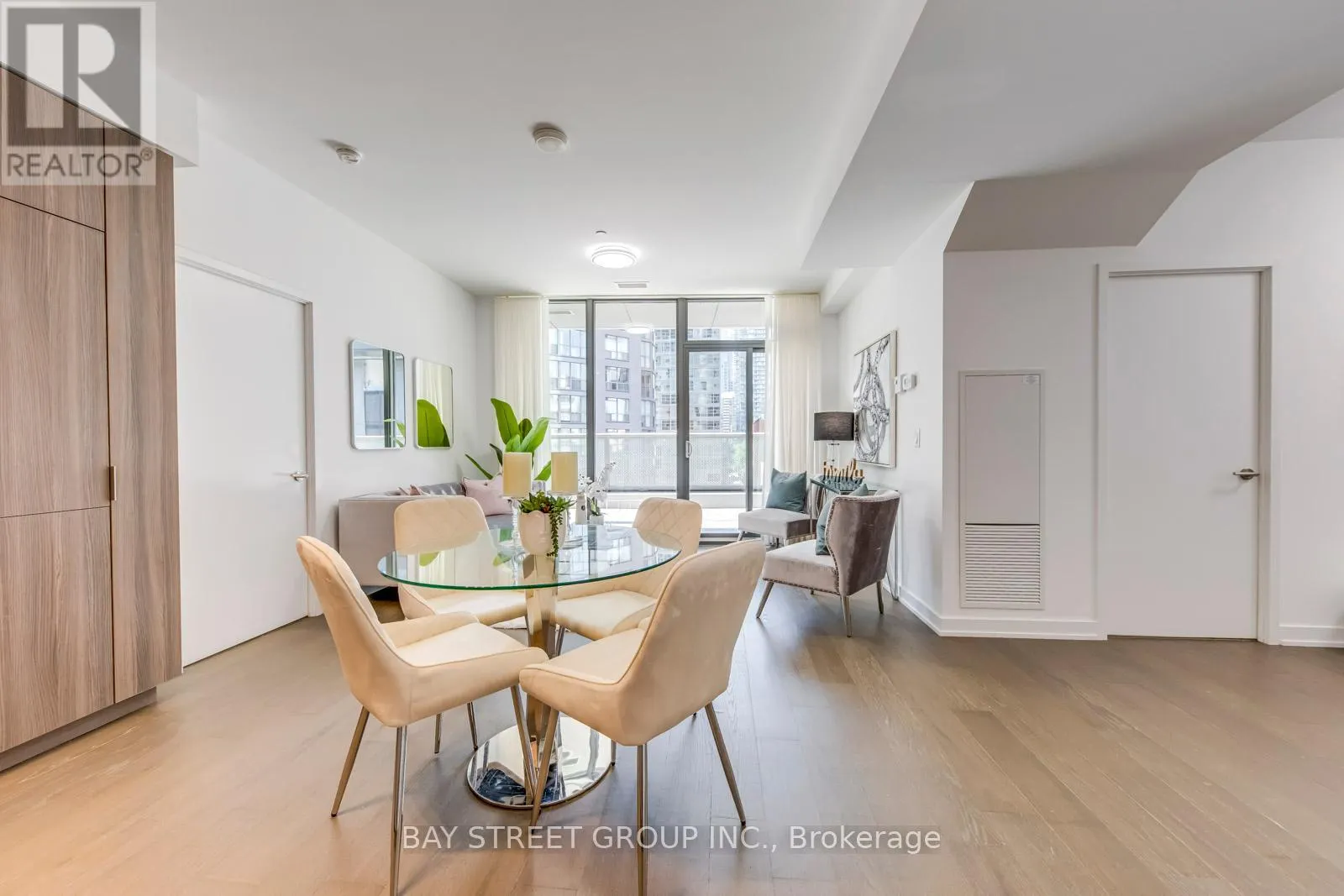 405 - 11 WELLESLEY STREET W