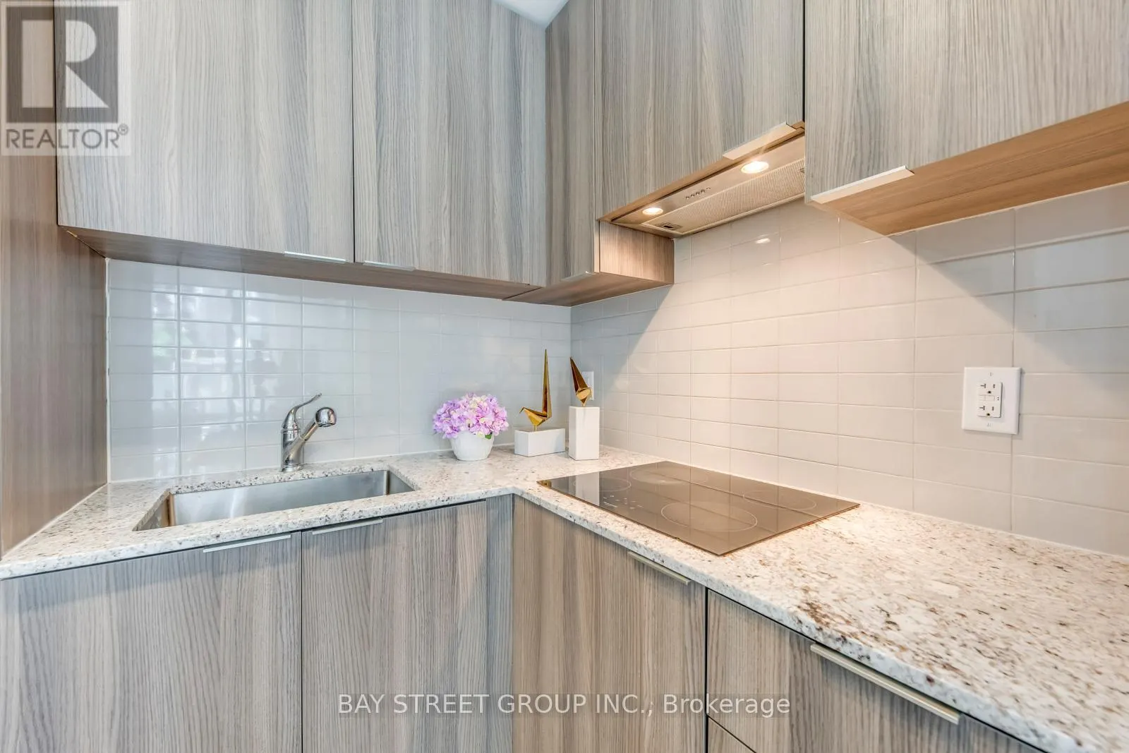405 - 11 WELLESLEY STREET W