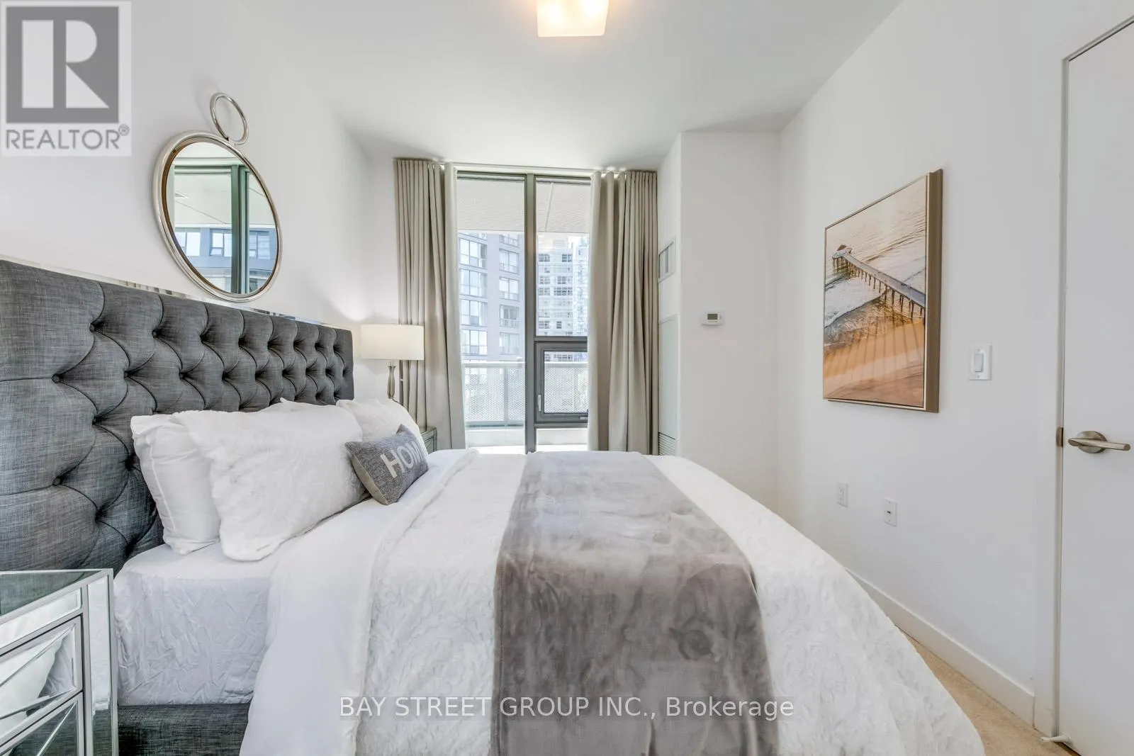405 - 11 WELLESLEY STREET W