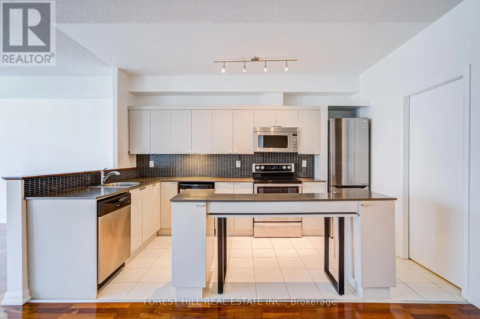 1506 - 111 ELIZABETH STREET