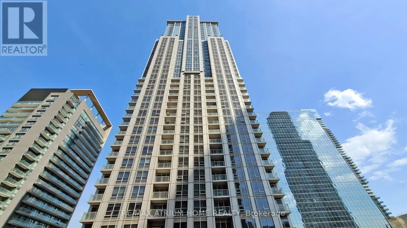 1709 - 761 BAY STREET