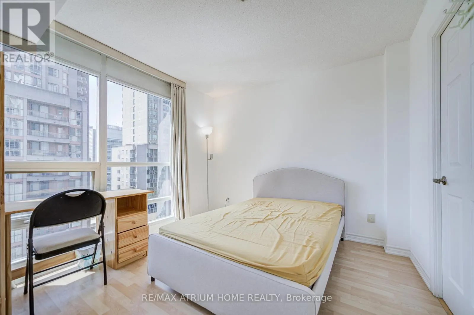 1709 - 761 BAY STREET
