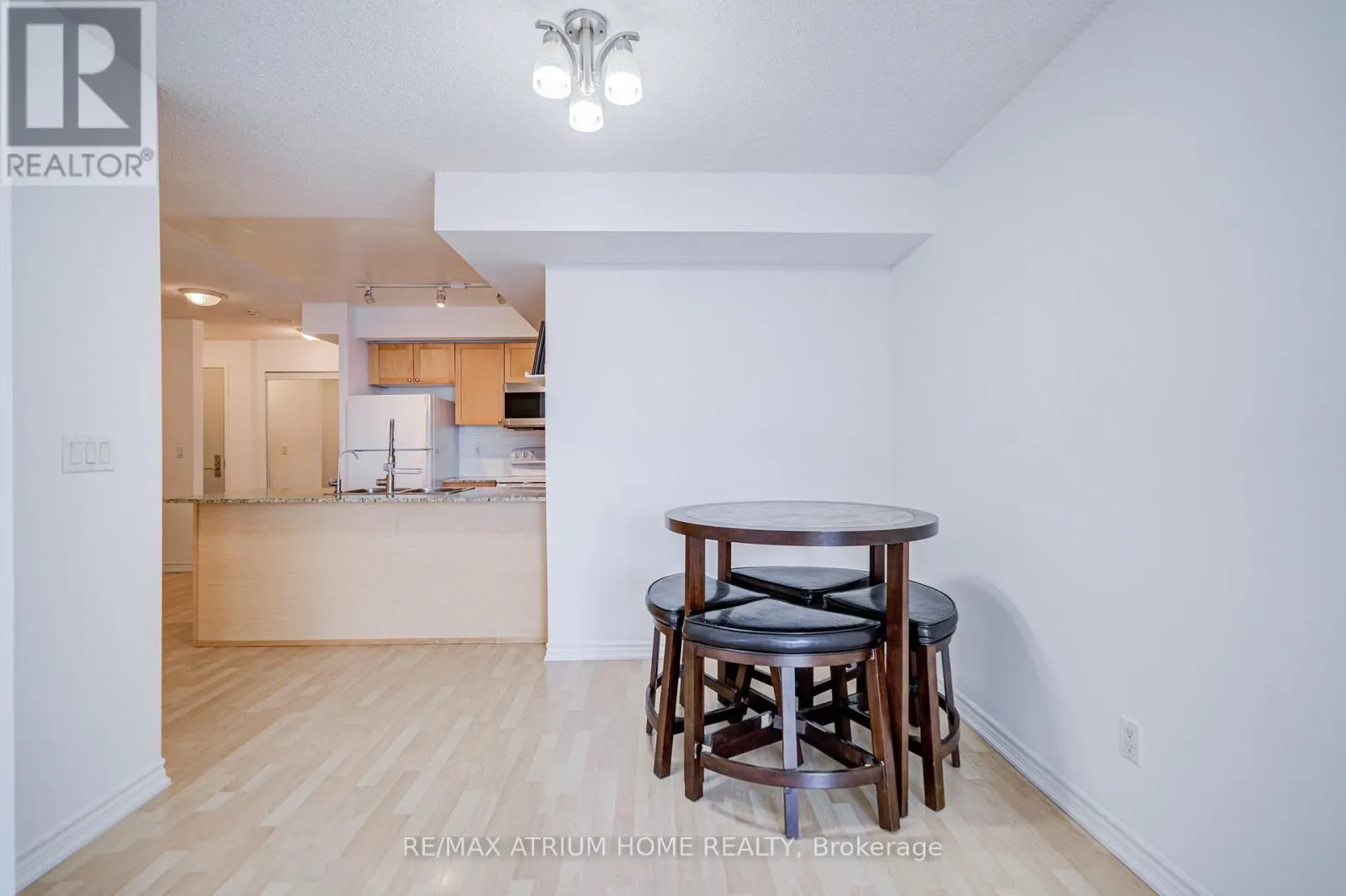 1709 - 761 BAY STREET