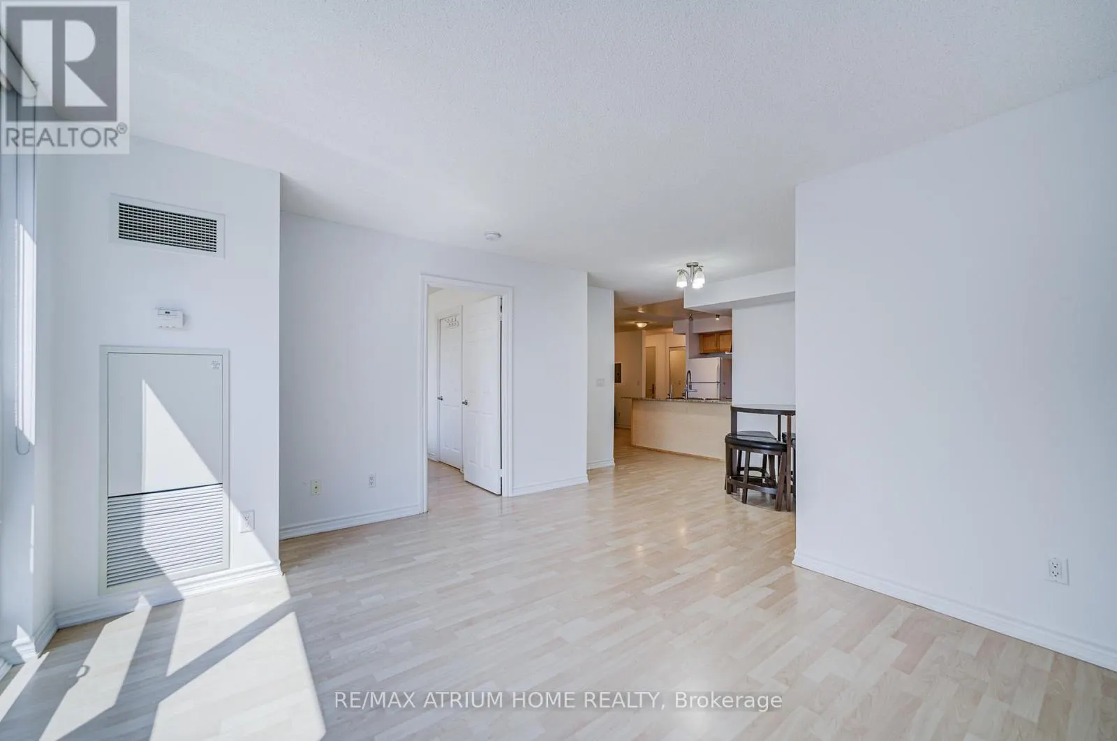 1709 - 761 BAY STREET