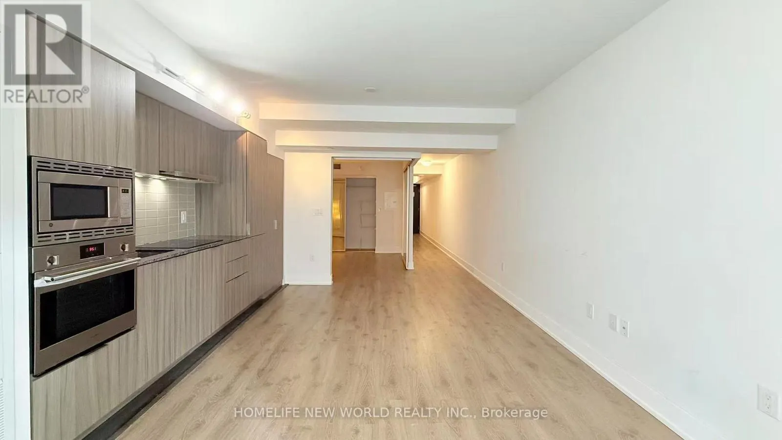 814 - 955 BAY STREET