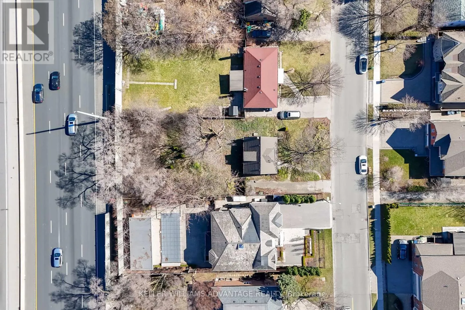 144 UPPER CANADA DRIVE N