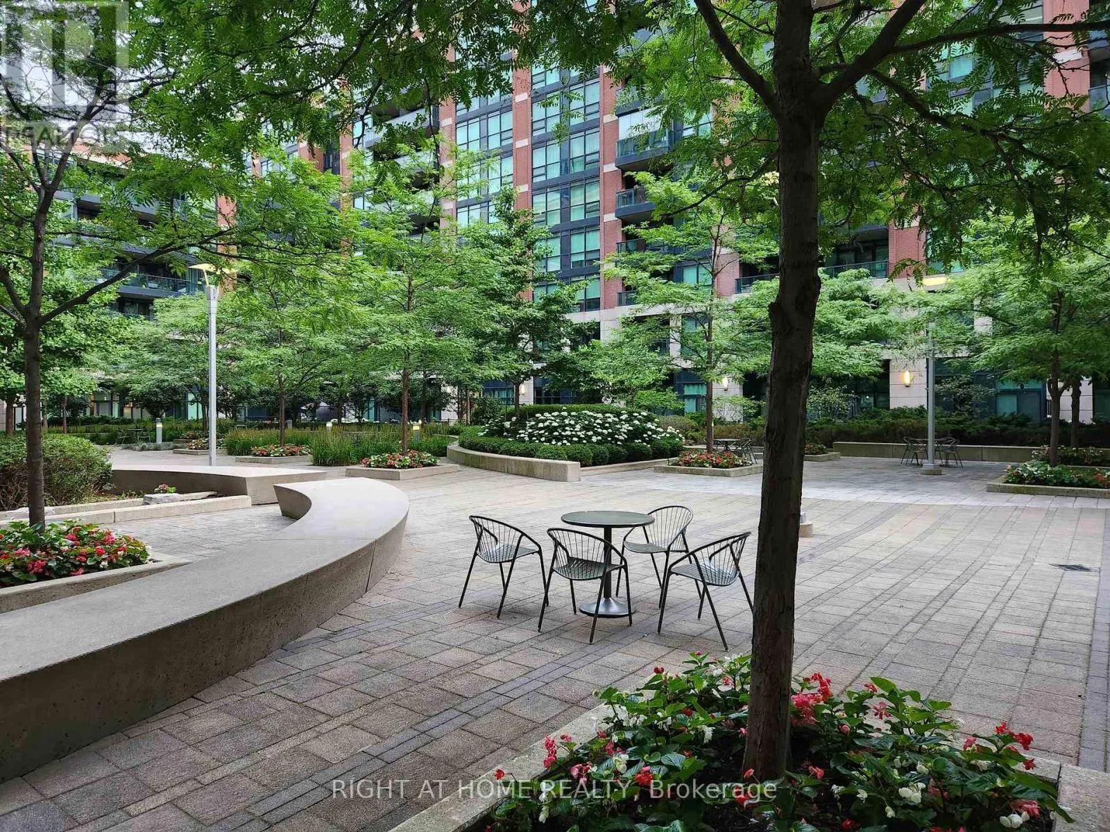 1105 - 525 WILSON AVENUE