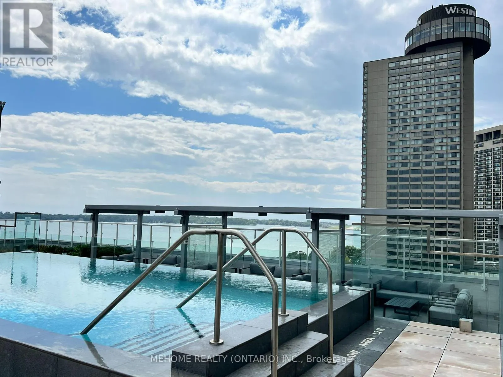 15 QUEENS QUAY E