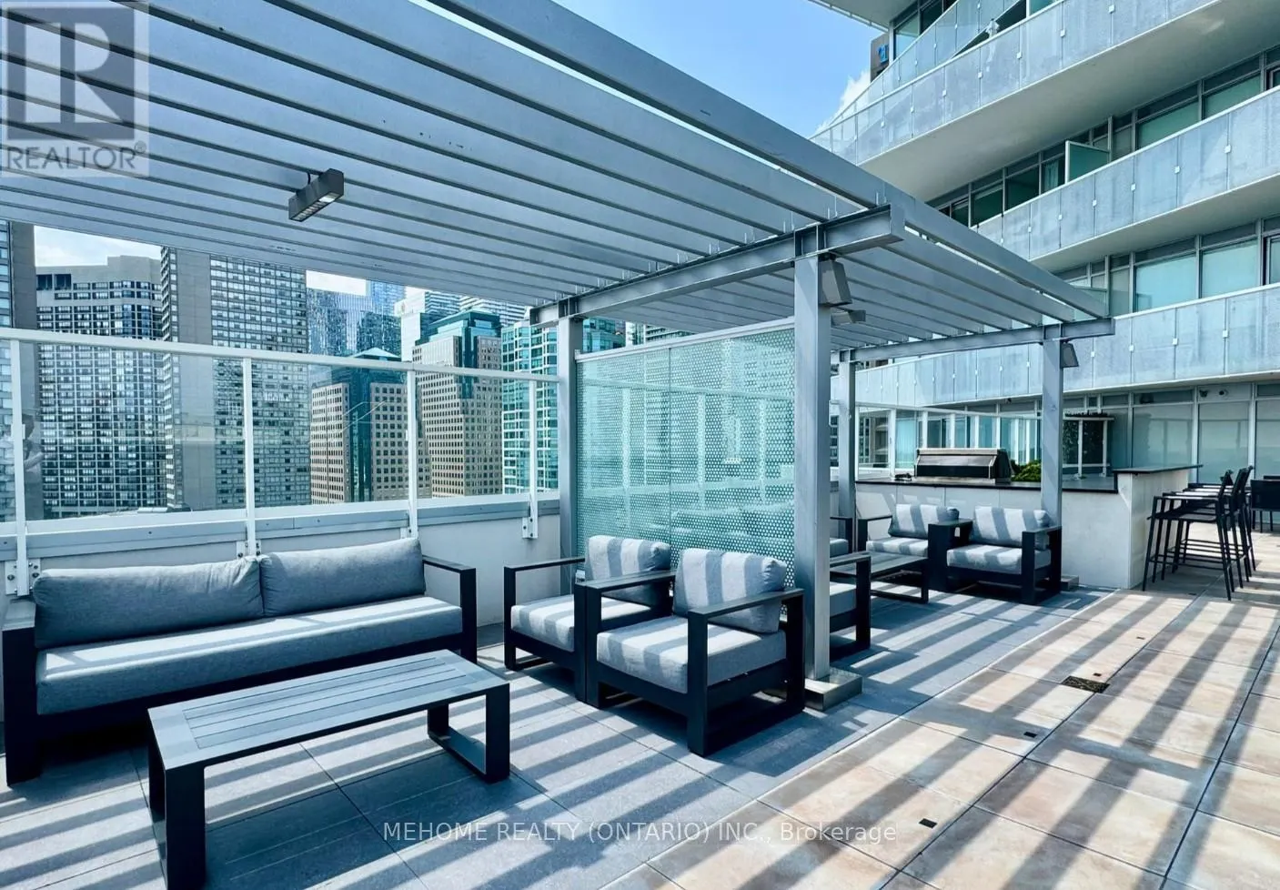 15 QUEENS QUAY E