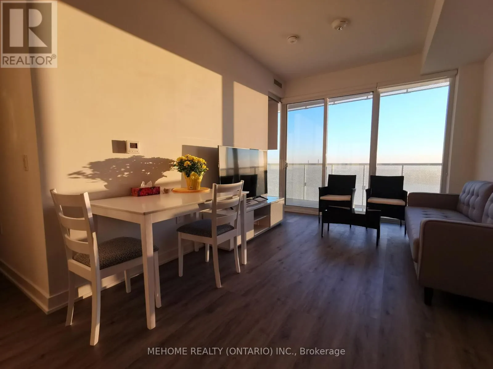 15 QUEENS QUAY E