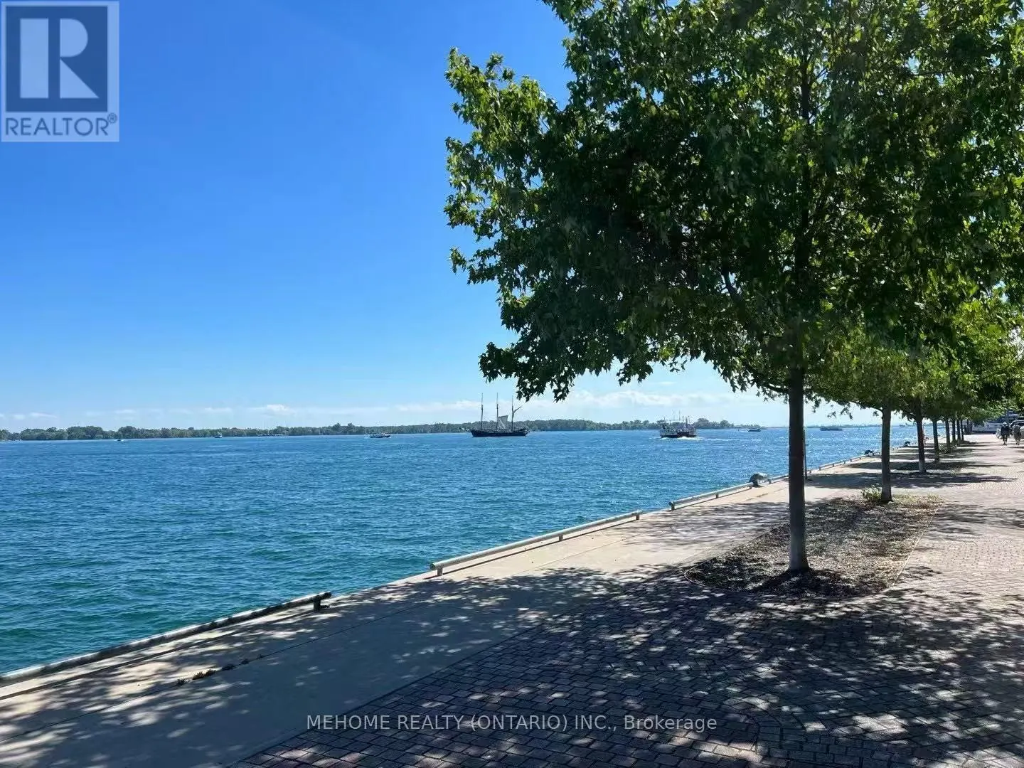 15 QUEENS QUAY E