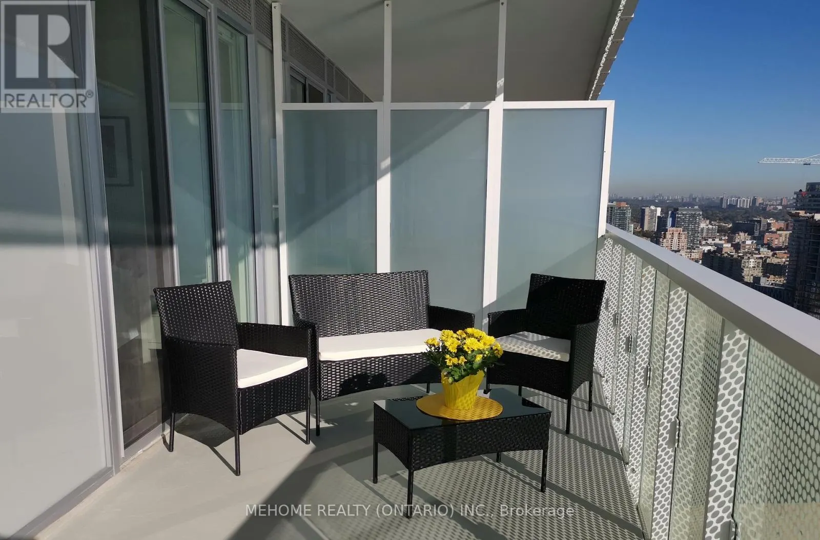 15 QUEENS QUAY E