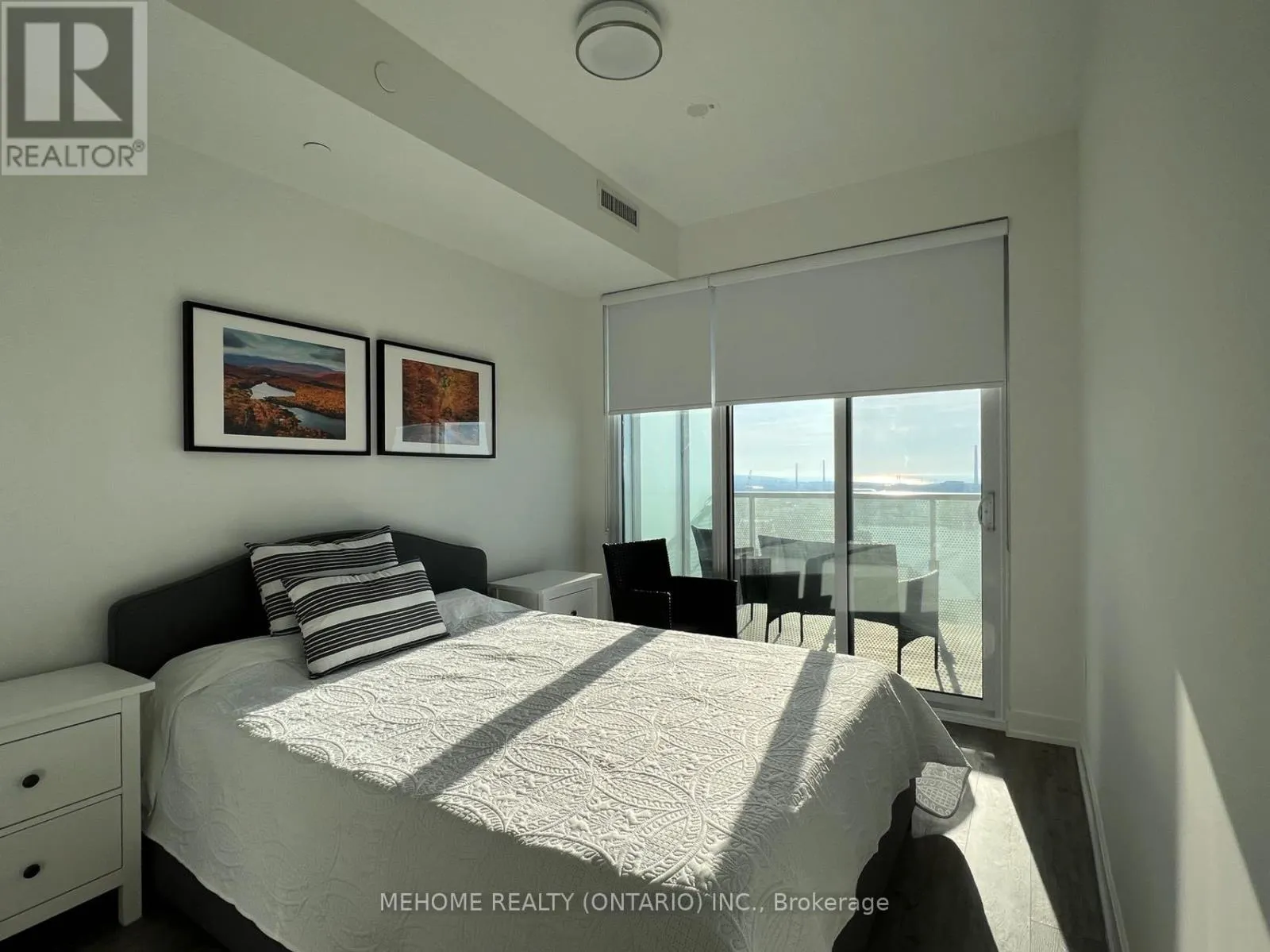 15 QUEENS QUAY E