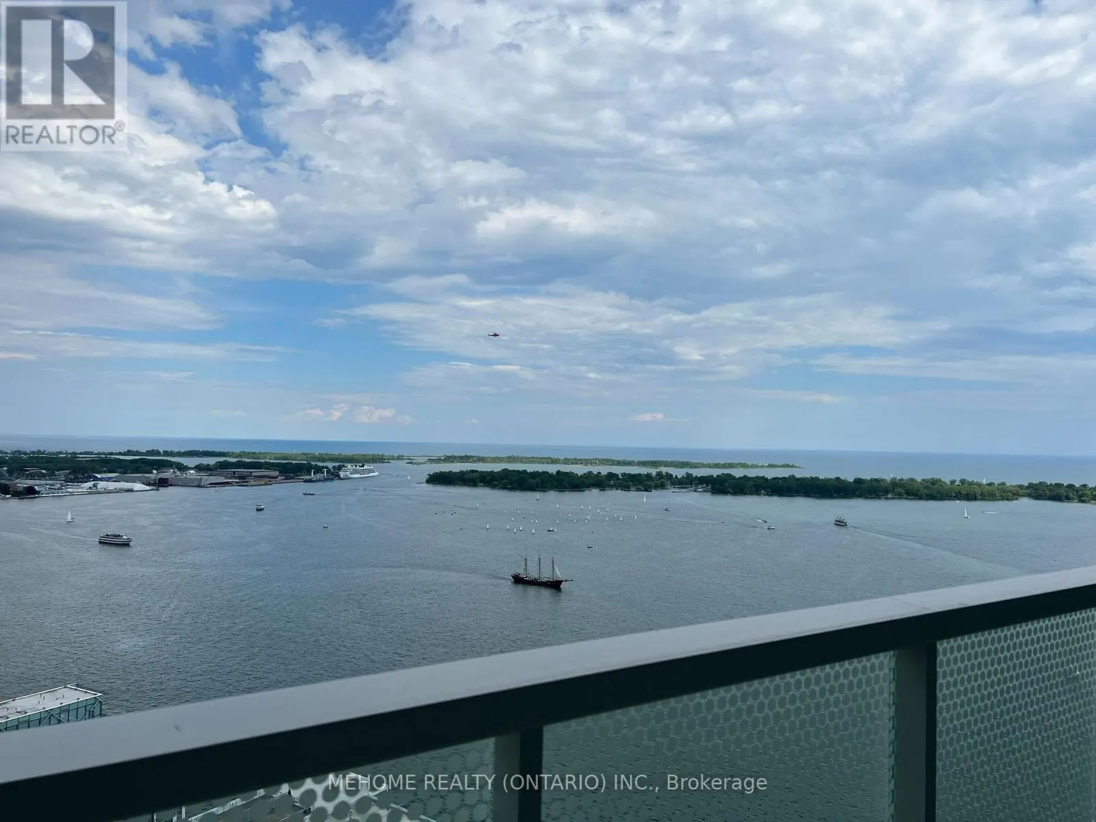 15 QUEENS QUAY E