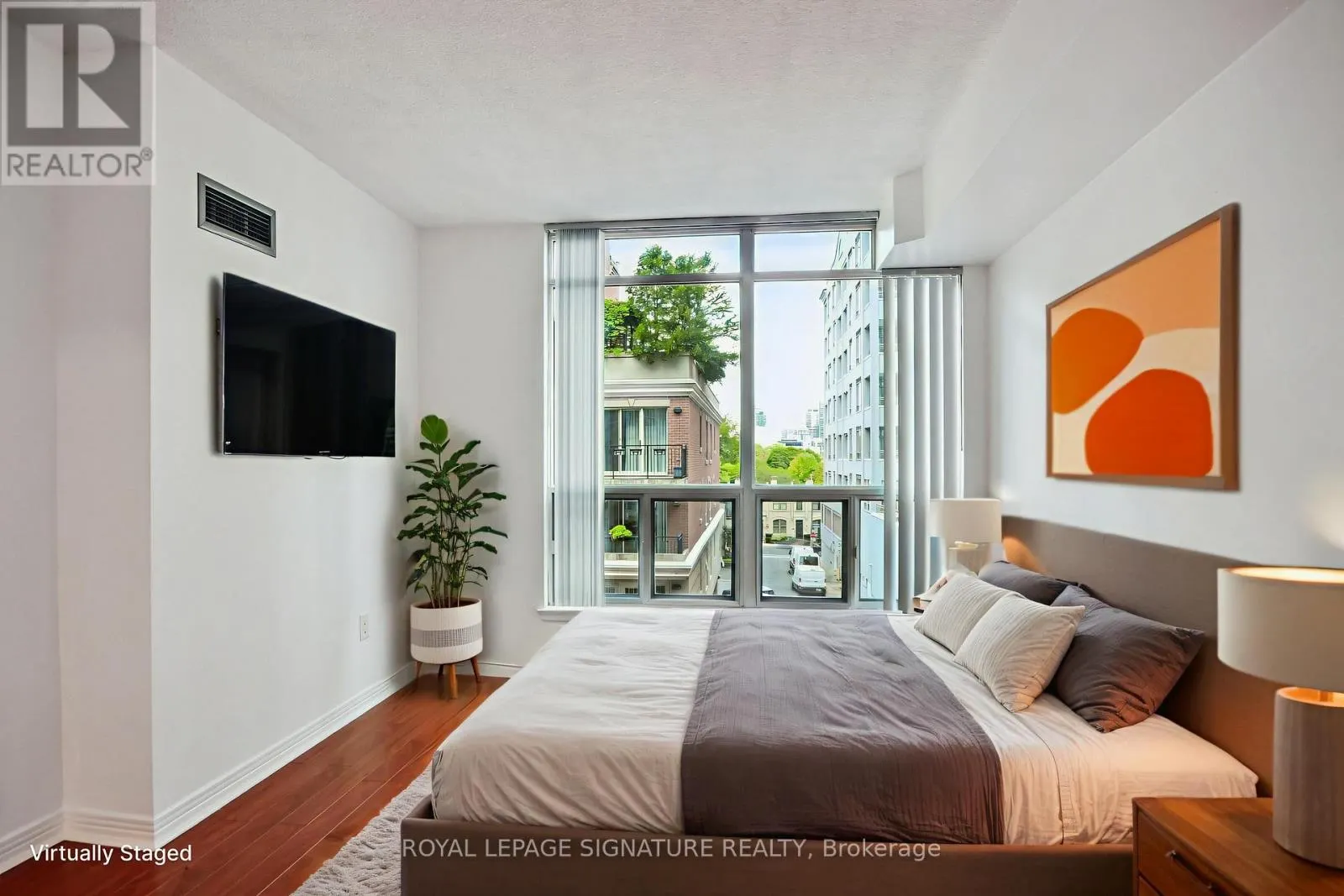 410 - 942 YONGE STREET
