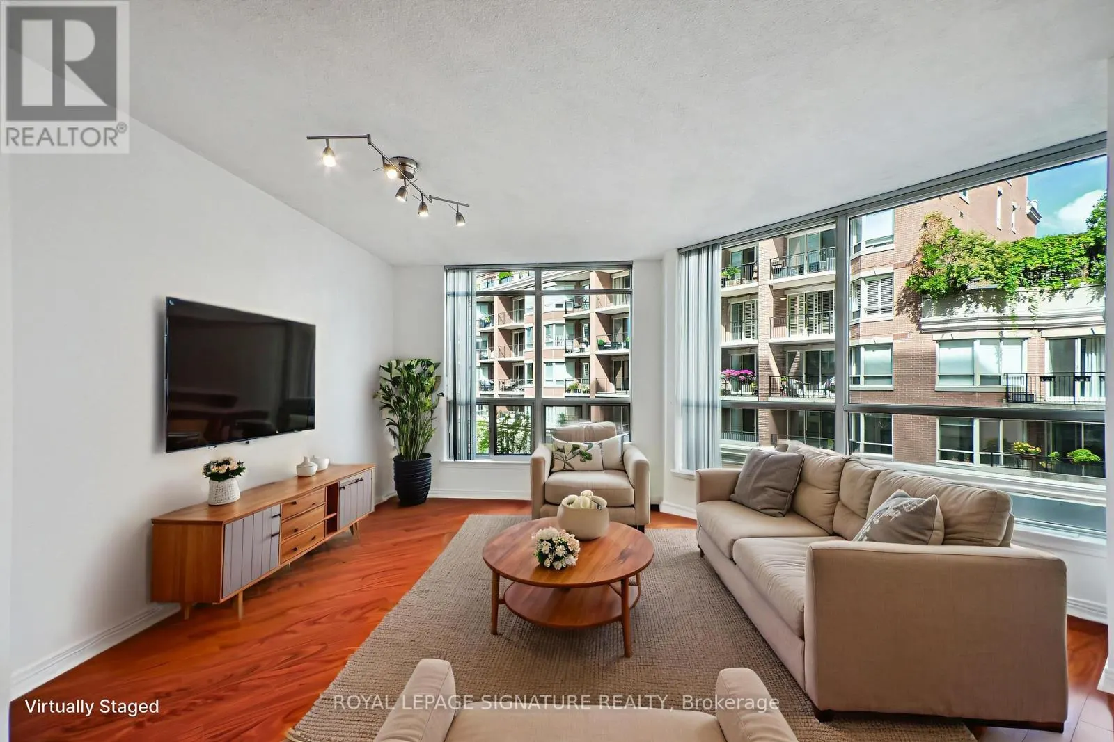 410 - 942 YONGE STREET