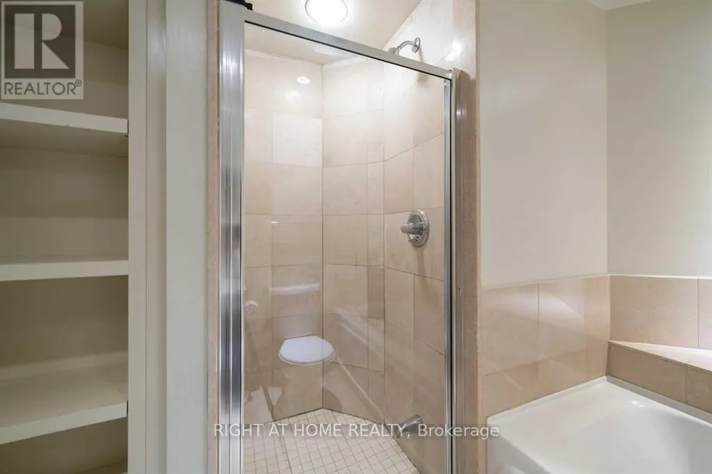 407 - 218 QUEENS QUAY W