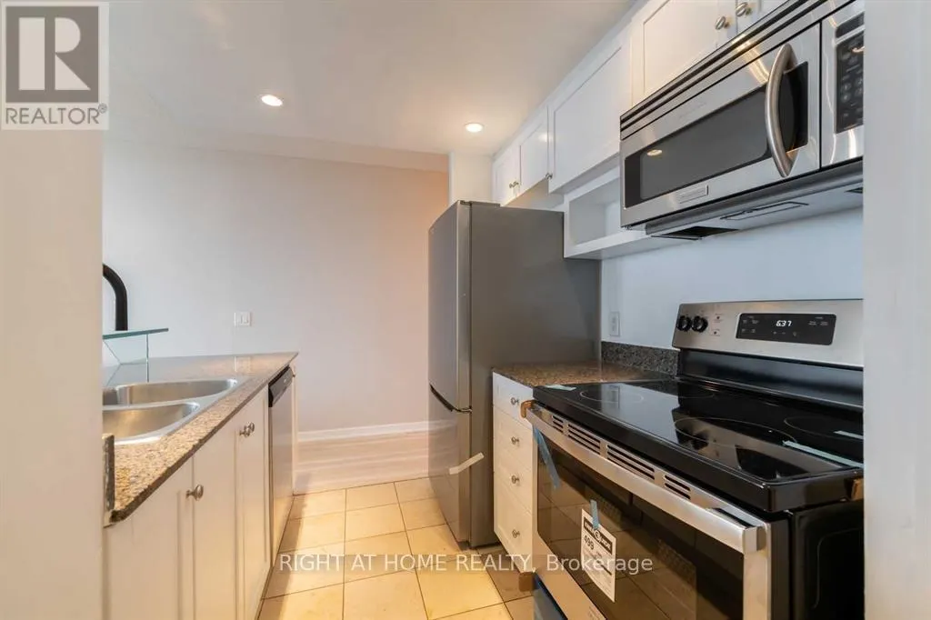 407 - 218 QUEENS QUAY W