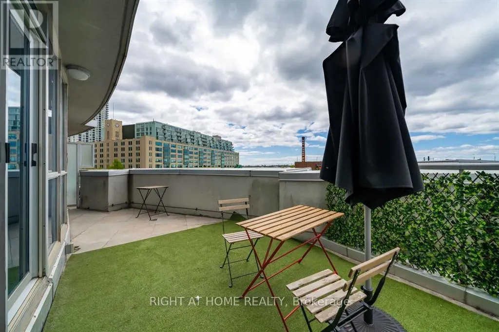 407 - 218 QUEENS QUAY W