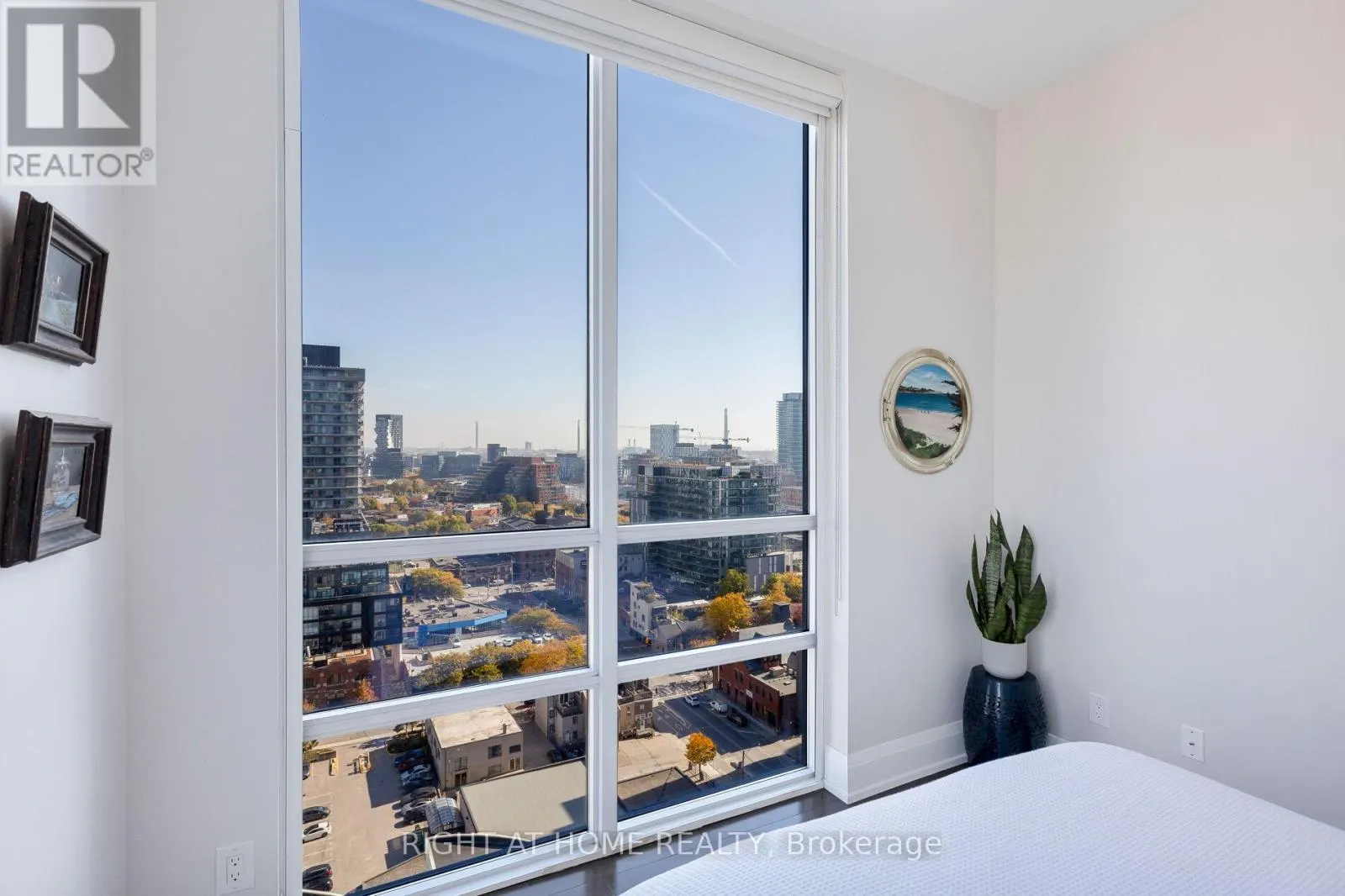 PH 216 - 460 ADELAIDE STREET E