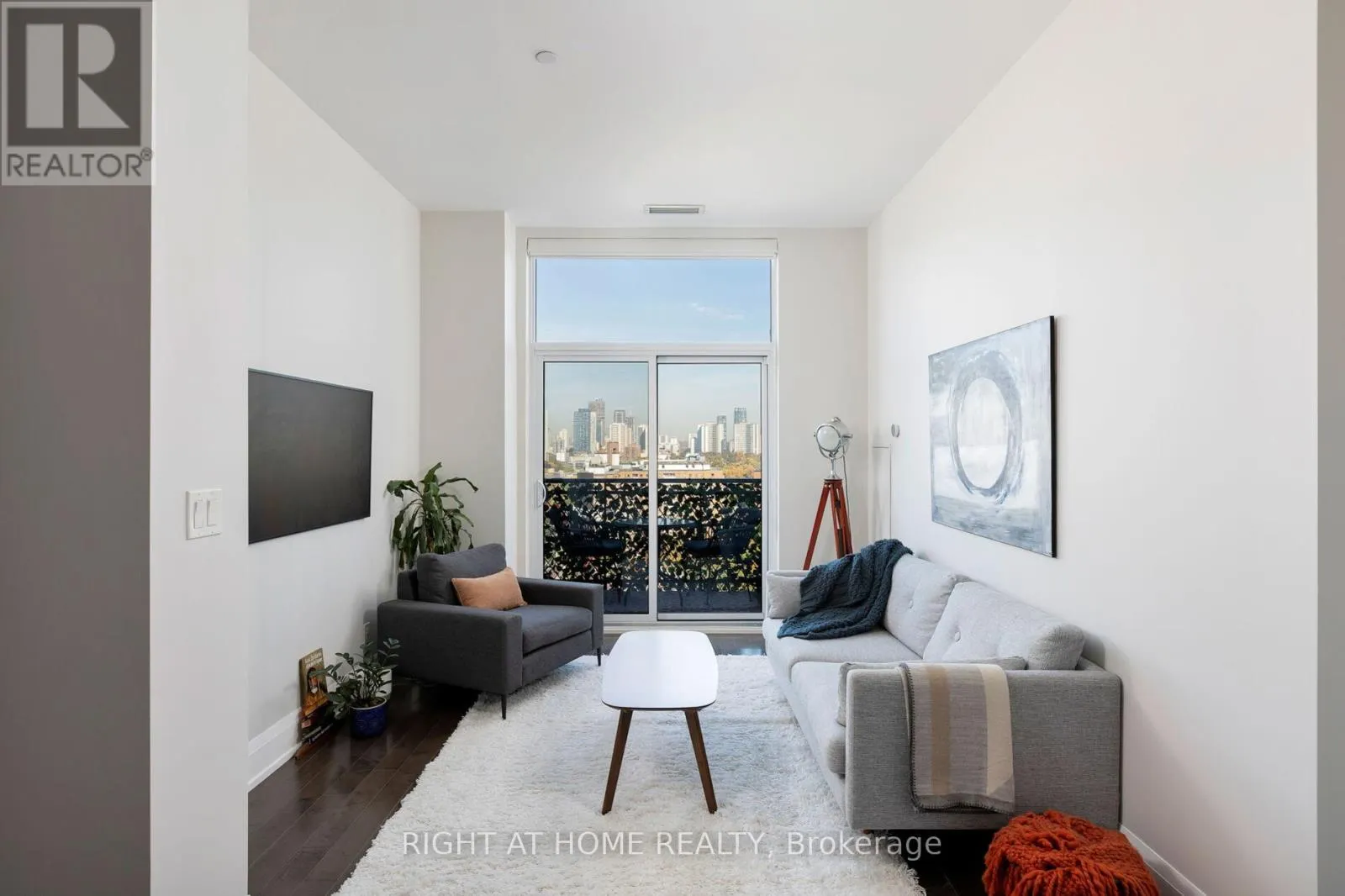 PH 216 - 460 ADELAIDE STREET E