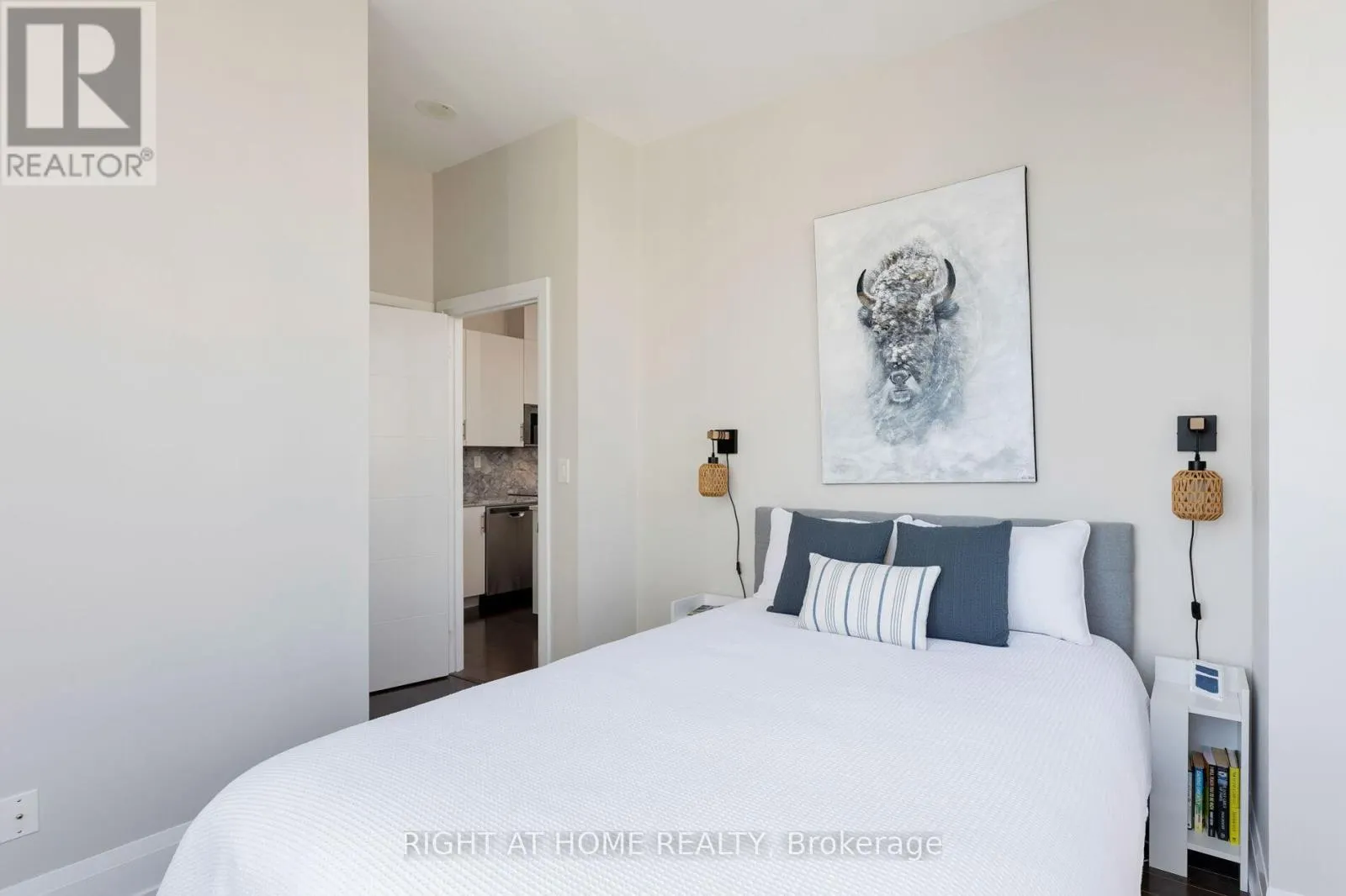 PH 216 - 460 ADELAIDE STREET E