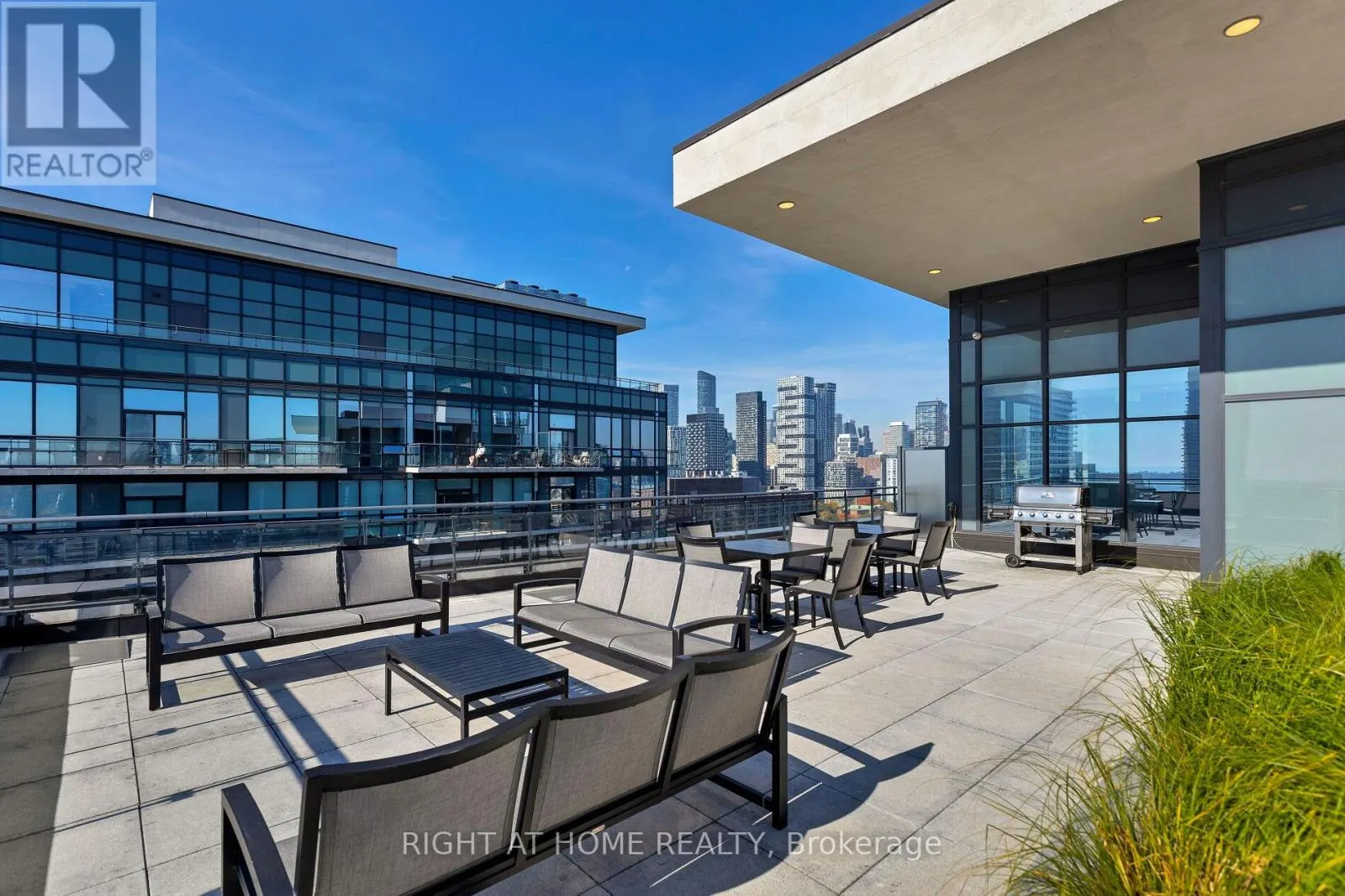 PH 216 - 460 ADELAIDE STREET E