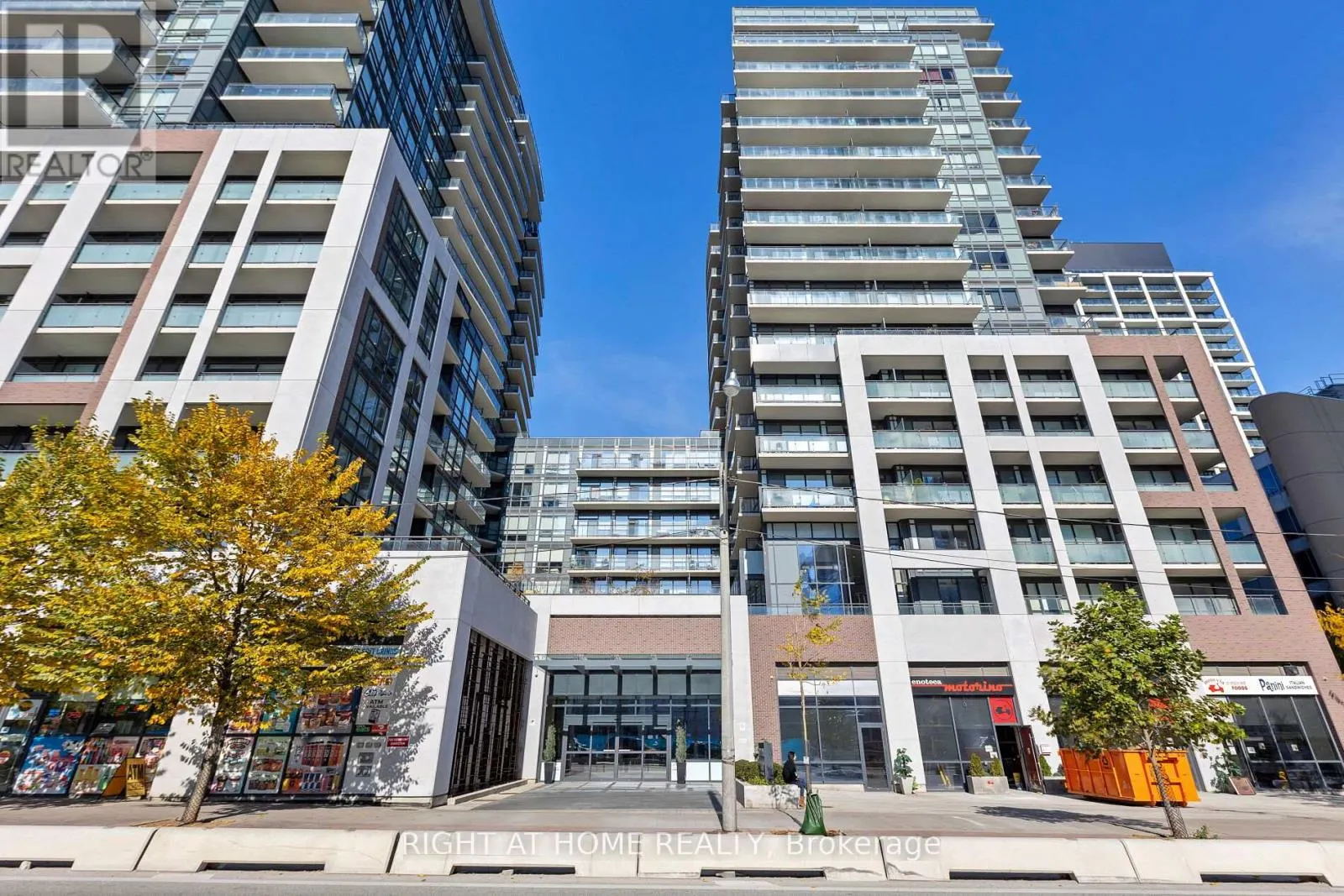 PH 216 - 460 ADELAIDE STREET E